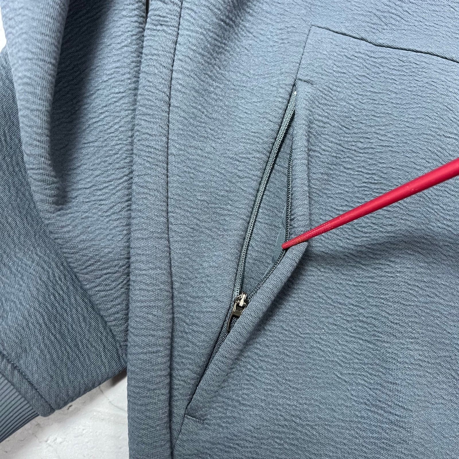 Lululemon Lululemon Textured Spacer Bomber Jacket Gray L NWT Size US L / EU 52-54 / 3 - 6 Thumbnail