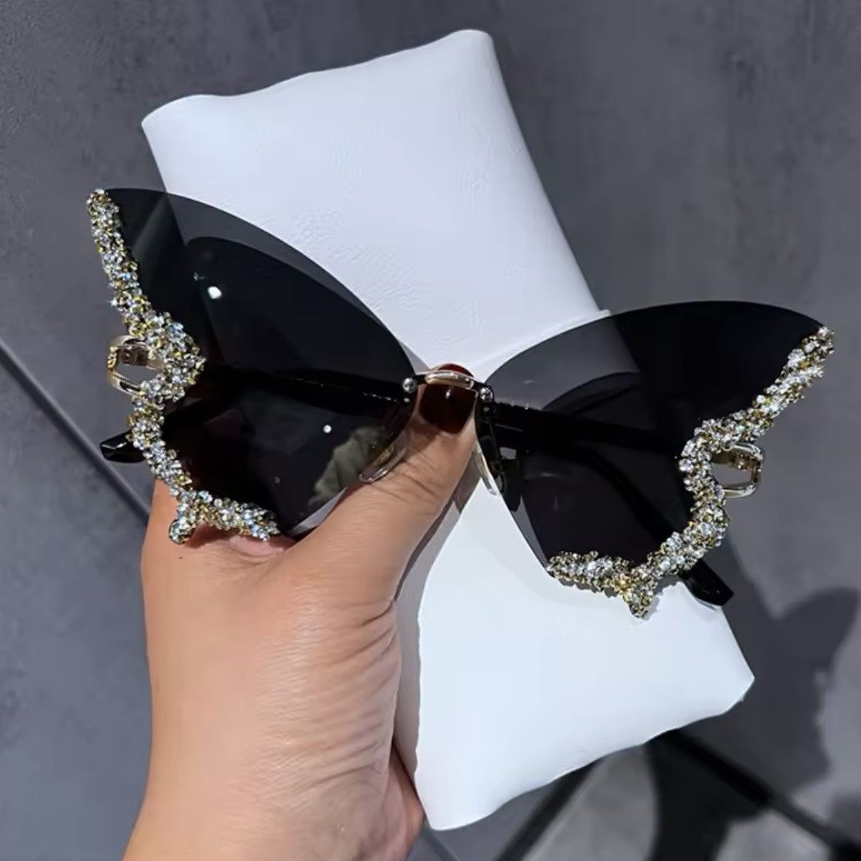Designer Y2K cat eye Diamond Butterfly Sunglasses Rimless Oversized Size ONE SIZE - 6 Thumbnail