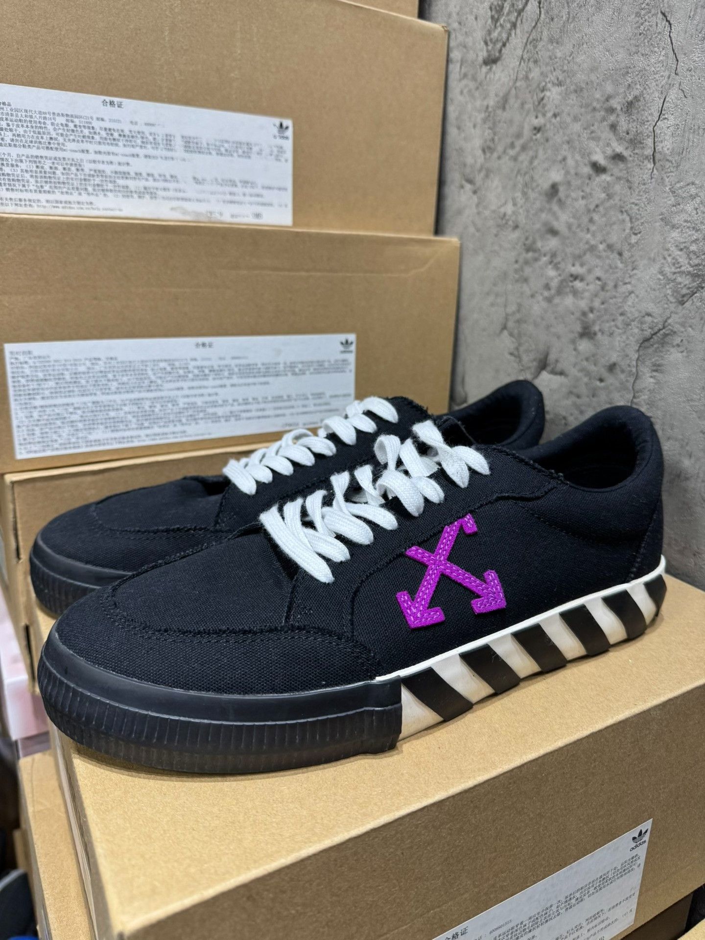 Off-White Off-White Striped Purple Lowtop Sneakers 11.5 Men Size US 11.5 / EU 44-45 - 1 Thumbnail