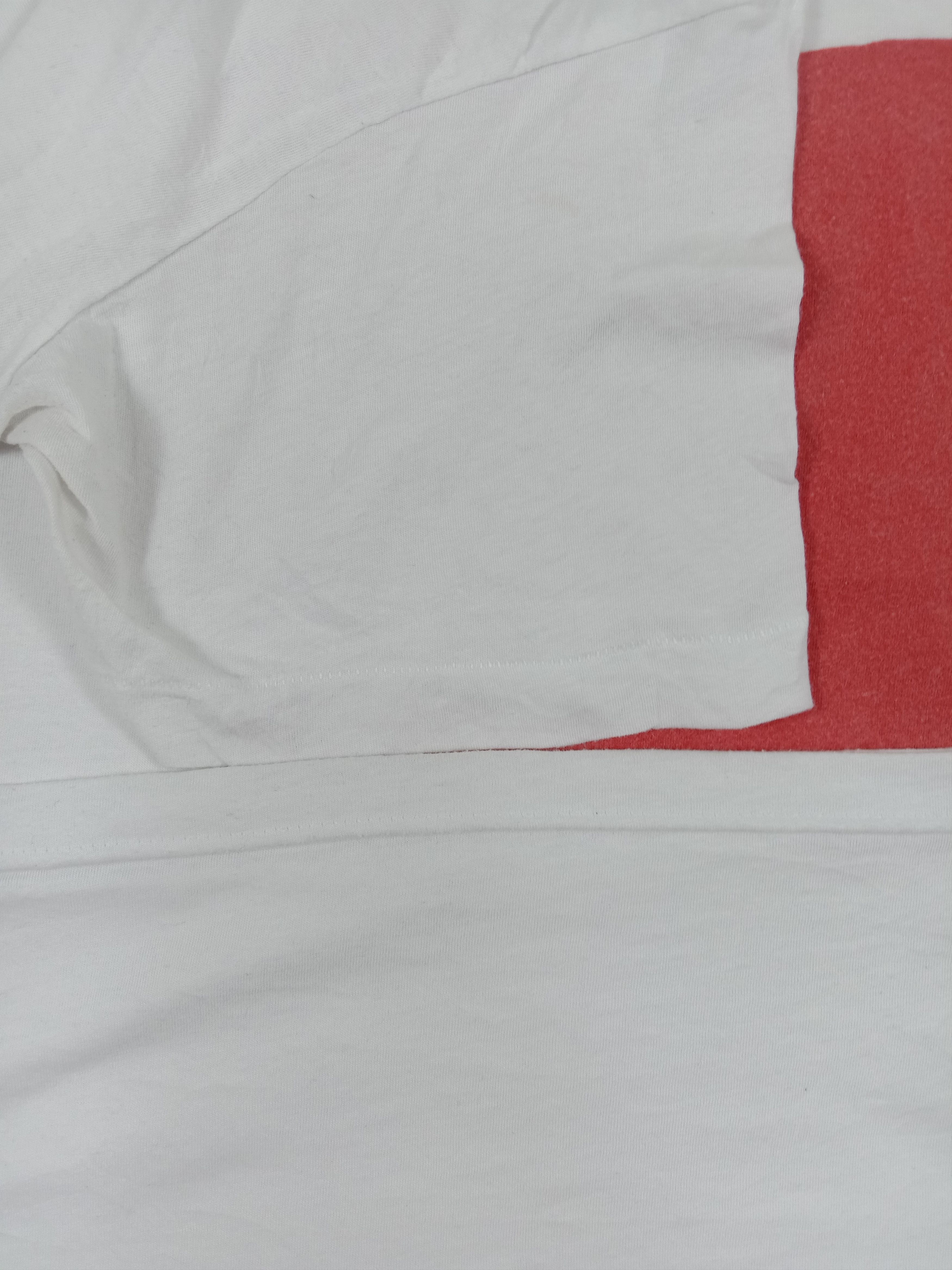 Vintage Vintage Hello Red Apple Graphic T Shirt Size US L / EU 52-54 / 3 - 4 Thumbnail