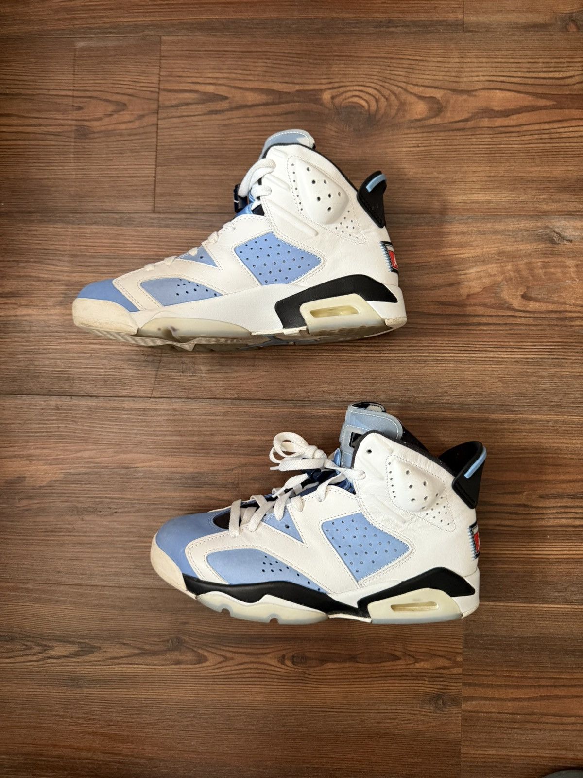 Nike Jordan 6 UNC Size US 9.5 / EU 42-43 - 2 Thumbnail