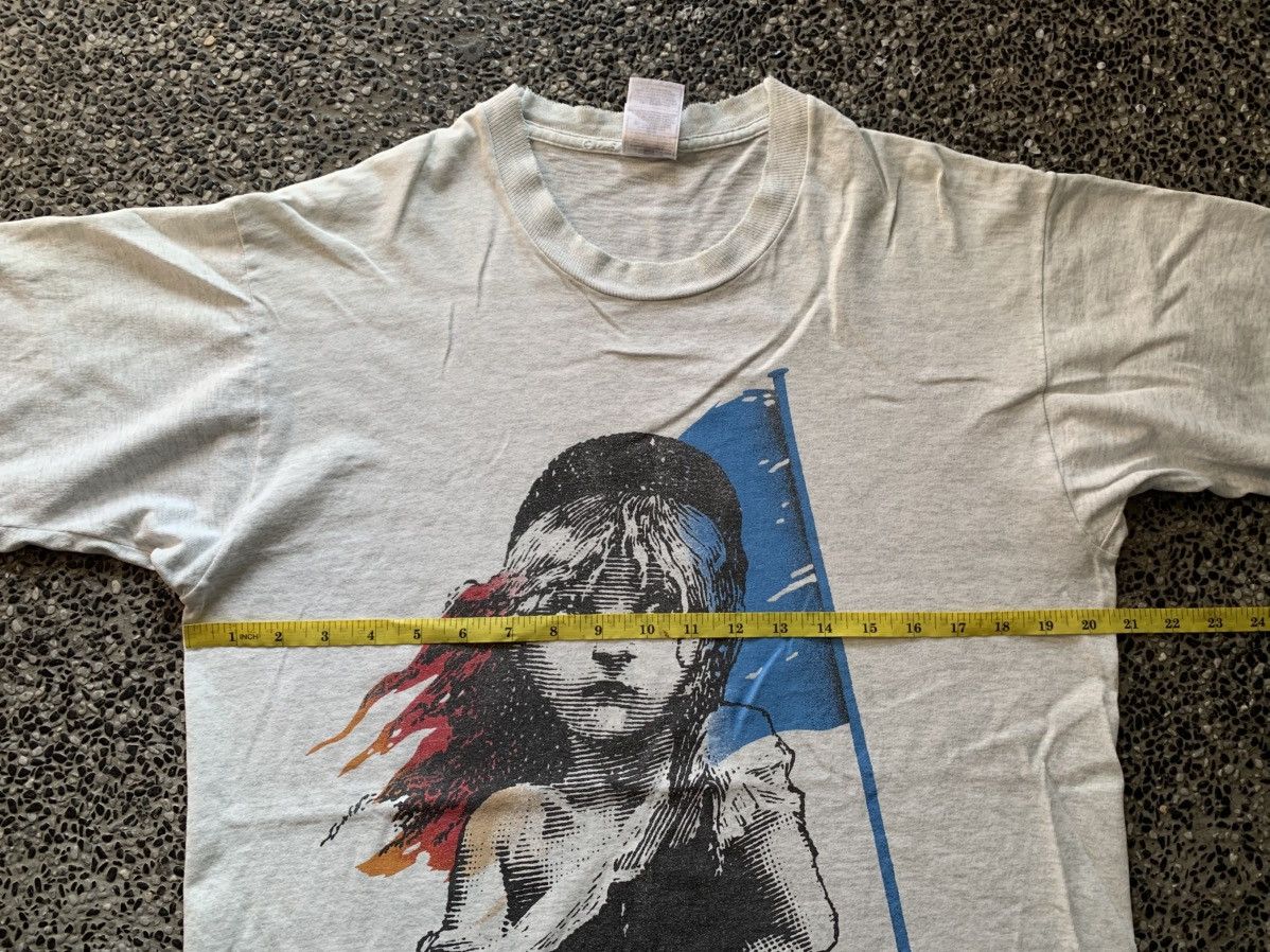Vintage Vintage Les Miserables Musical / Art T shirt Size US L / EU 52-54 / 3 - 11 Thumbnail