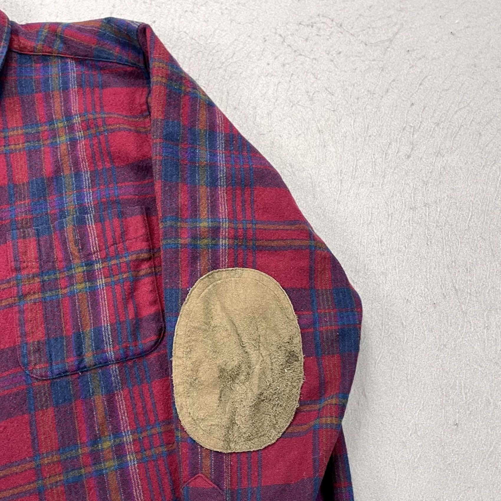 Pendleton VINTAGE Pendleton Shirt Mens XL Red Blue Elbow Patch Wool Flannel Plaid USA 70s Size US XL / EU 56 / 4 - 4 Thumbnail