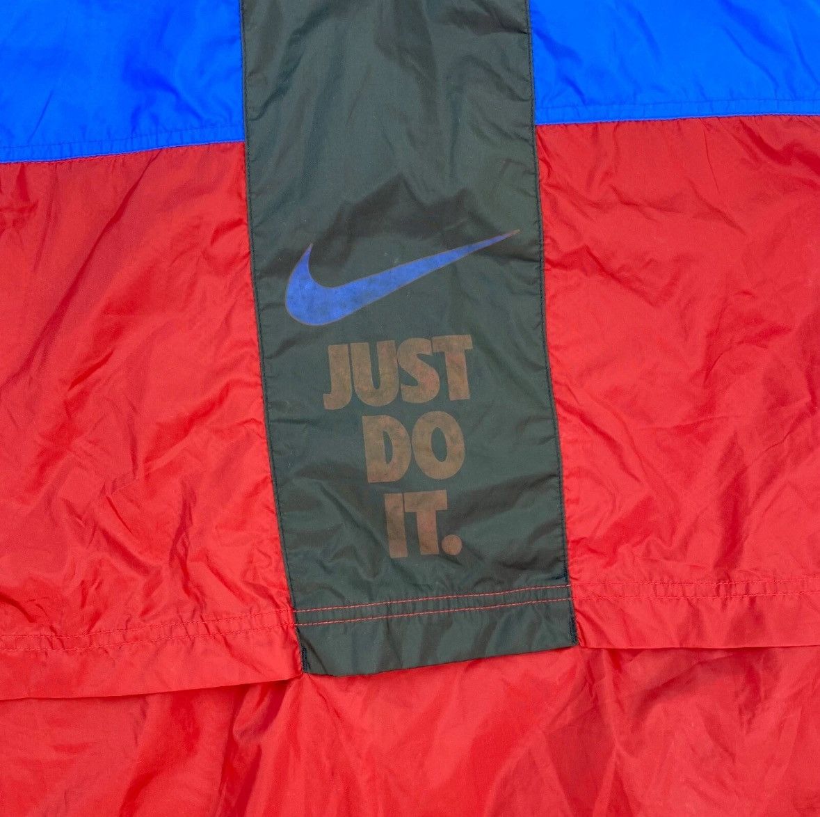 Nike Vintage Nike Windbreaker Lightweight Spring Jacket Red Size US M / EU 48-50 / 2 - 21 Thumbnail