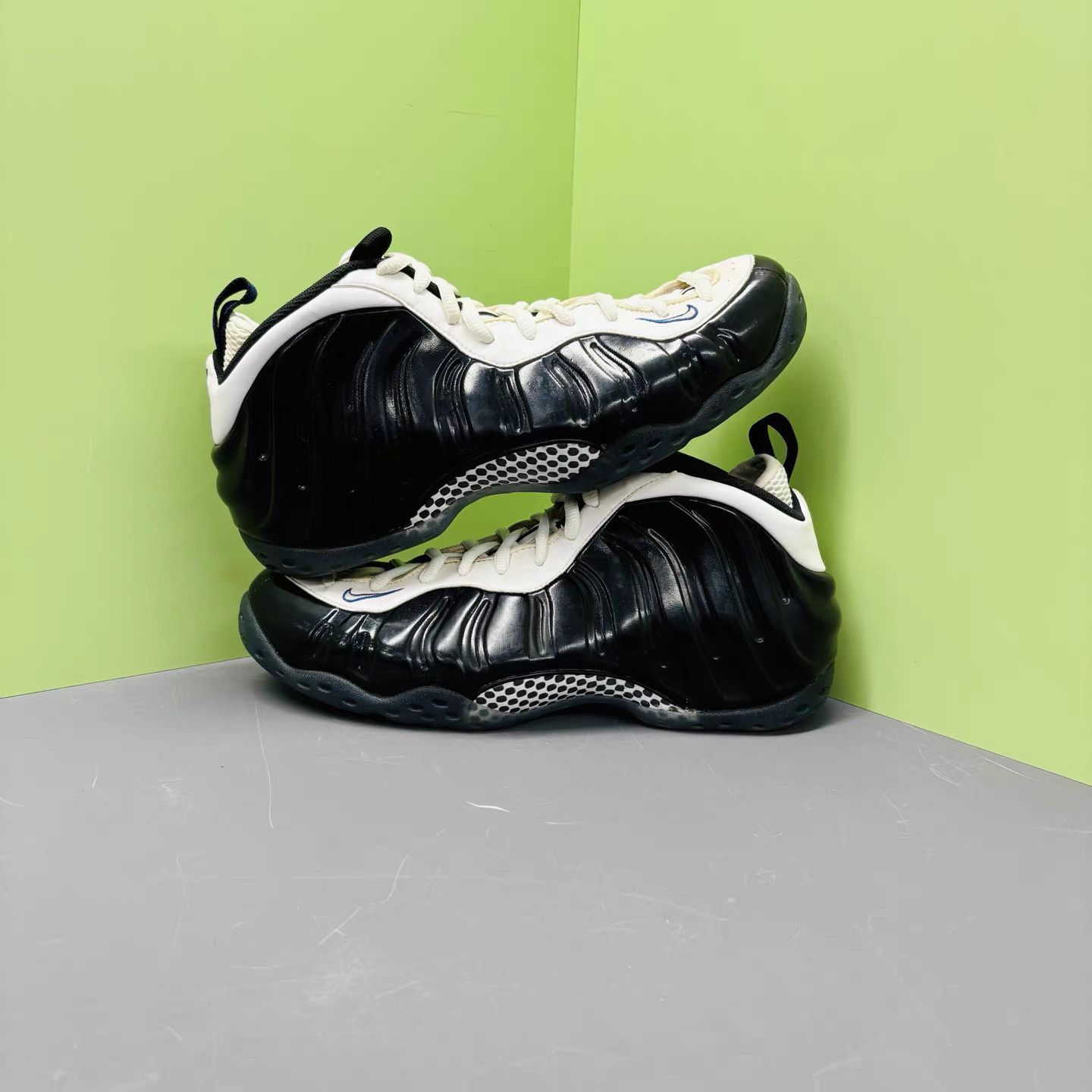 Nike Nike Air Foamposite One Black & White K15 Size US 12.5 / EU 45-46 - 4 Thumbnail
