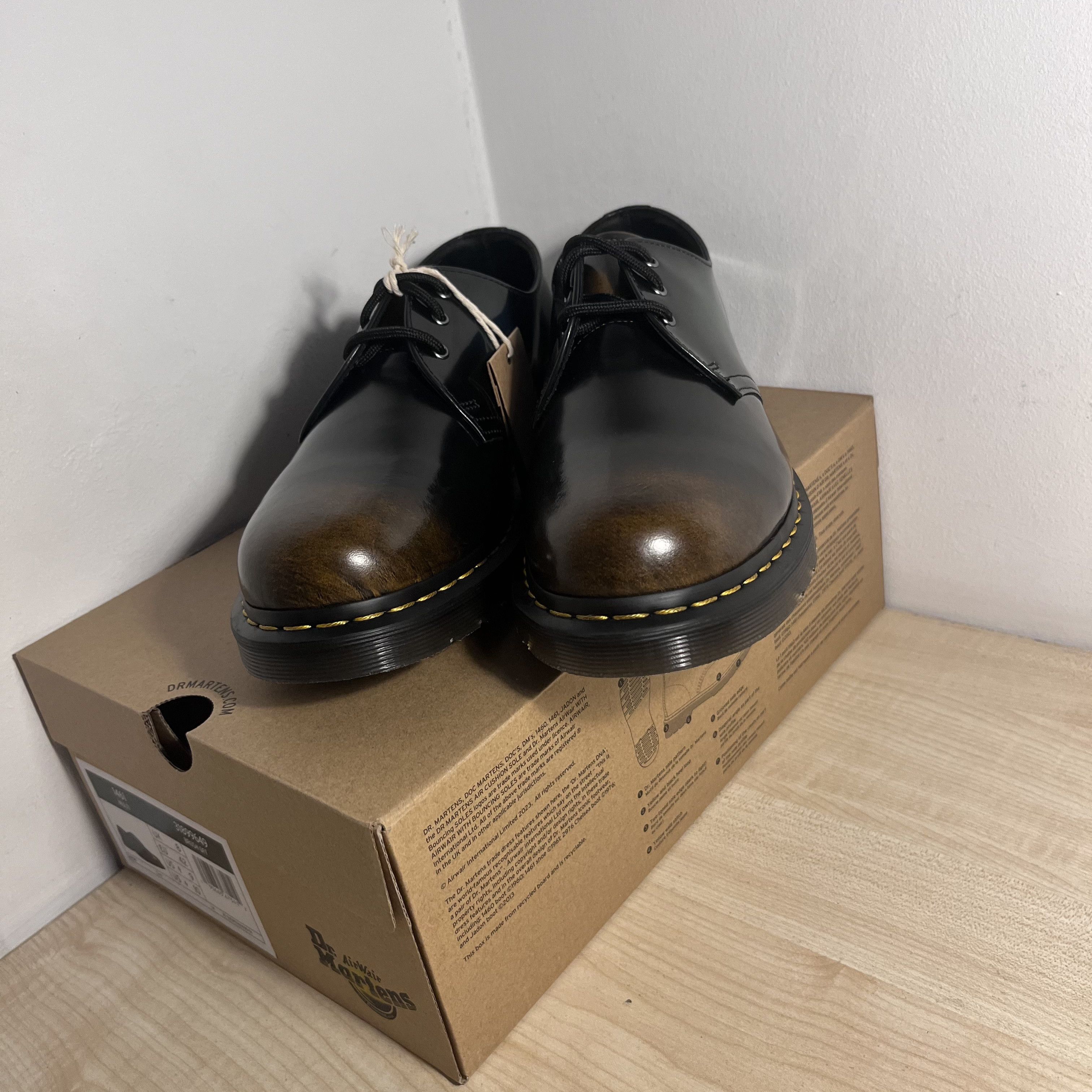 Dr. Martens Dr. Martens 1461 Brush Off Size US 9 / EU 42 - 3 Thumbnail