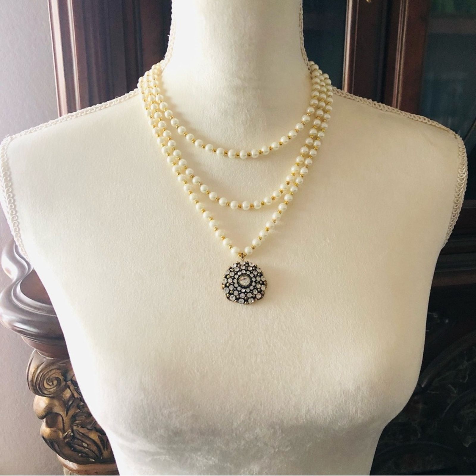 Handmade Handcrafted cream Pearl genuine emerald necklace Size ONE SIZE - 2 Thumbnail