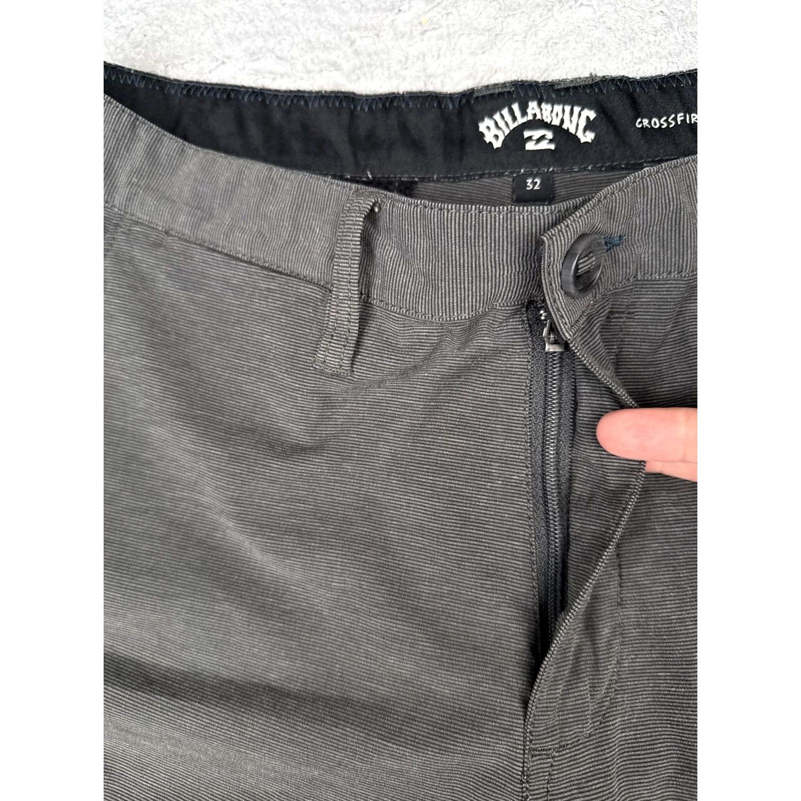 Billabong Billabong Shorts Mens 32 Gray Striped Chino Flat Front 10 Inseam Quick Dry Sci Size US 32 / EU 48 - 6 Thumbnail