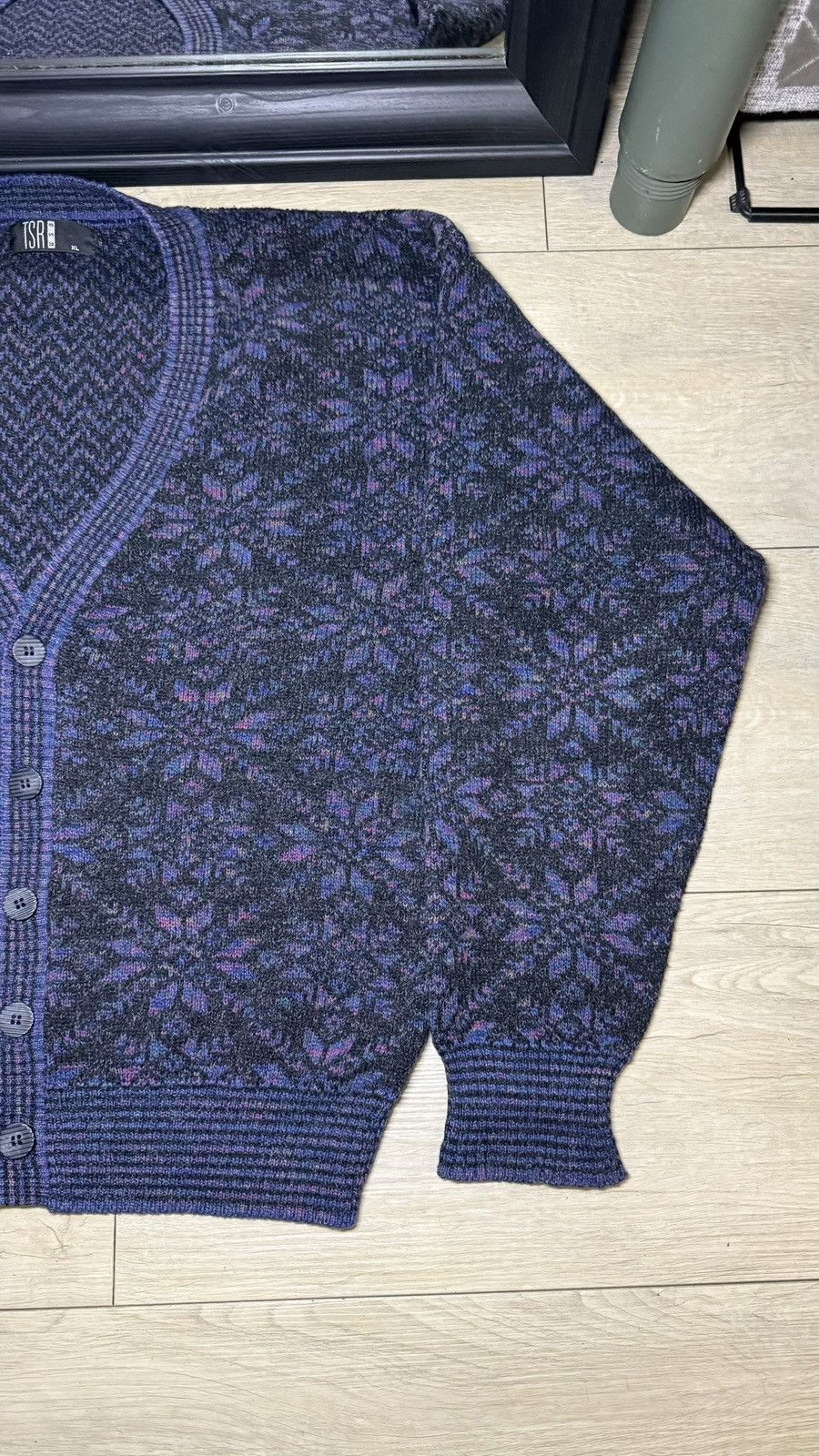 Other Vintage 1990s Snowflake All Over Print Dark Knitwear Cardiga Size US XL / EU 56 / 4 - 3 Thumbnail