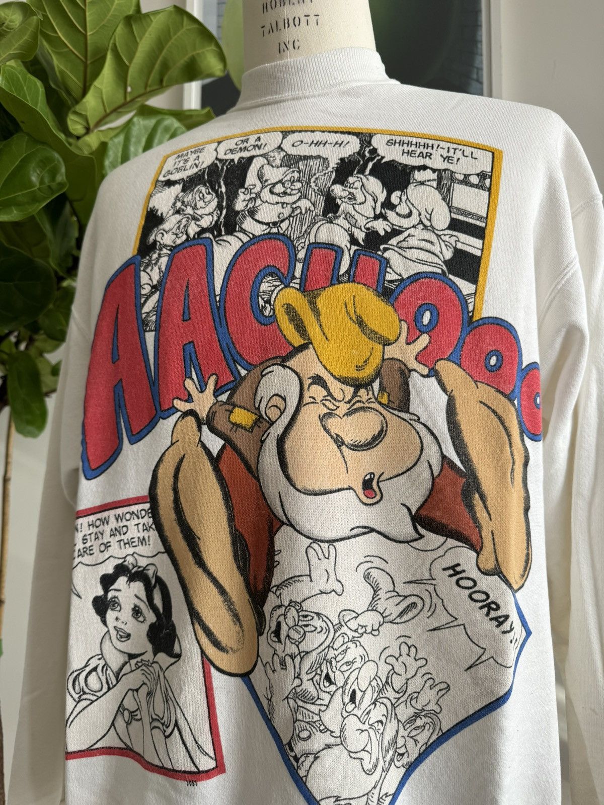 image of 90's Snow White & The Seven Dwarfs Crewneck Disney, Men's (Size Medium)