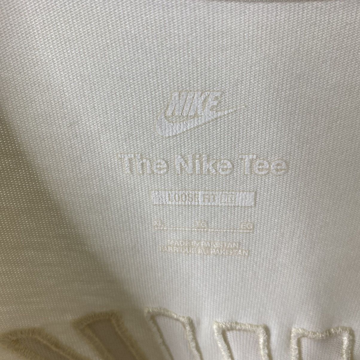 Nike Vintage Y2K Nike Embroidered Big Swoosh Skater T Shirt Size US L / EU 52-54 / 3 - 9 Thumbnail