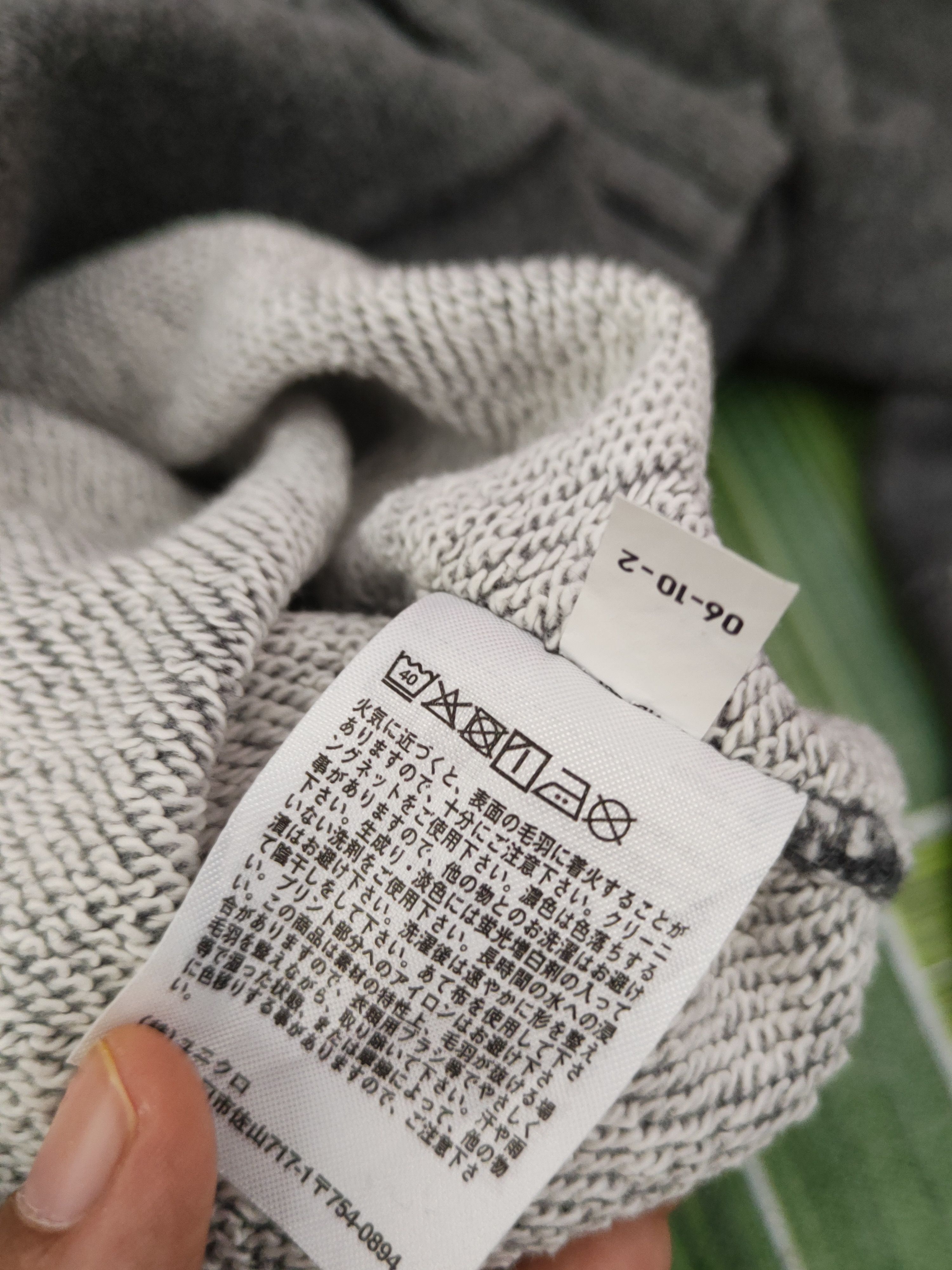 Japanese Brand × Vintage Uniqlo japan vintage Black Hoodie Sweaters #W959 Size US L / EU 52-54 / 3 - 10 Thumbnail