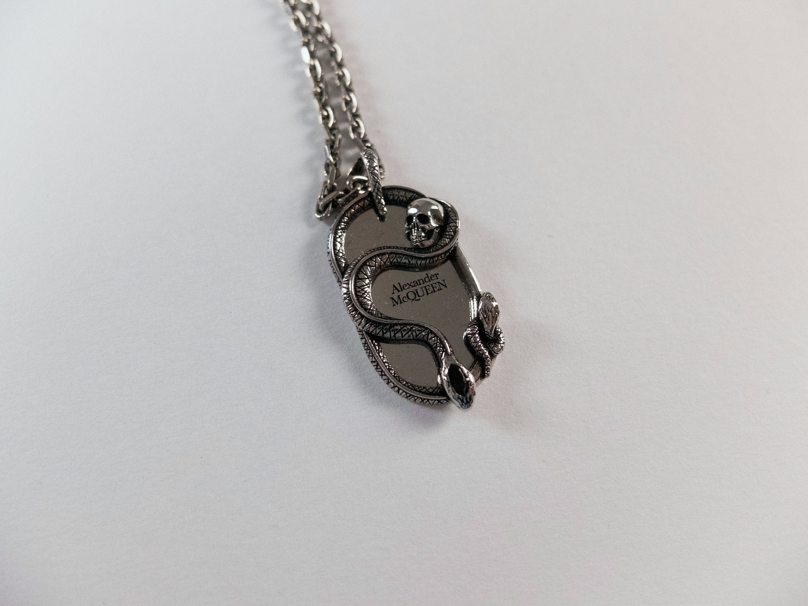 Alexander McQueen ALEXANDER MCQUEEN Snake & Skull silver tone pendant necklace Size ONE SIZE - 6 Thumbnail