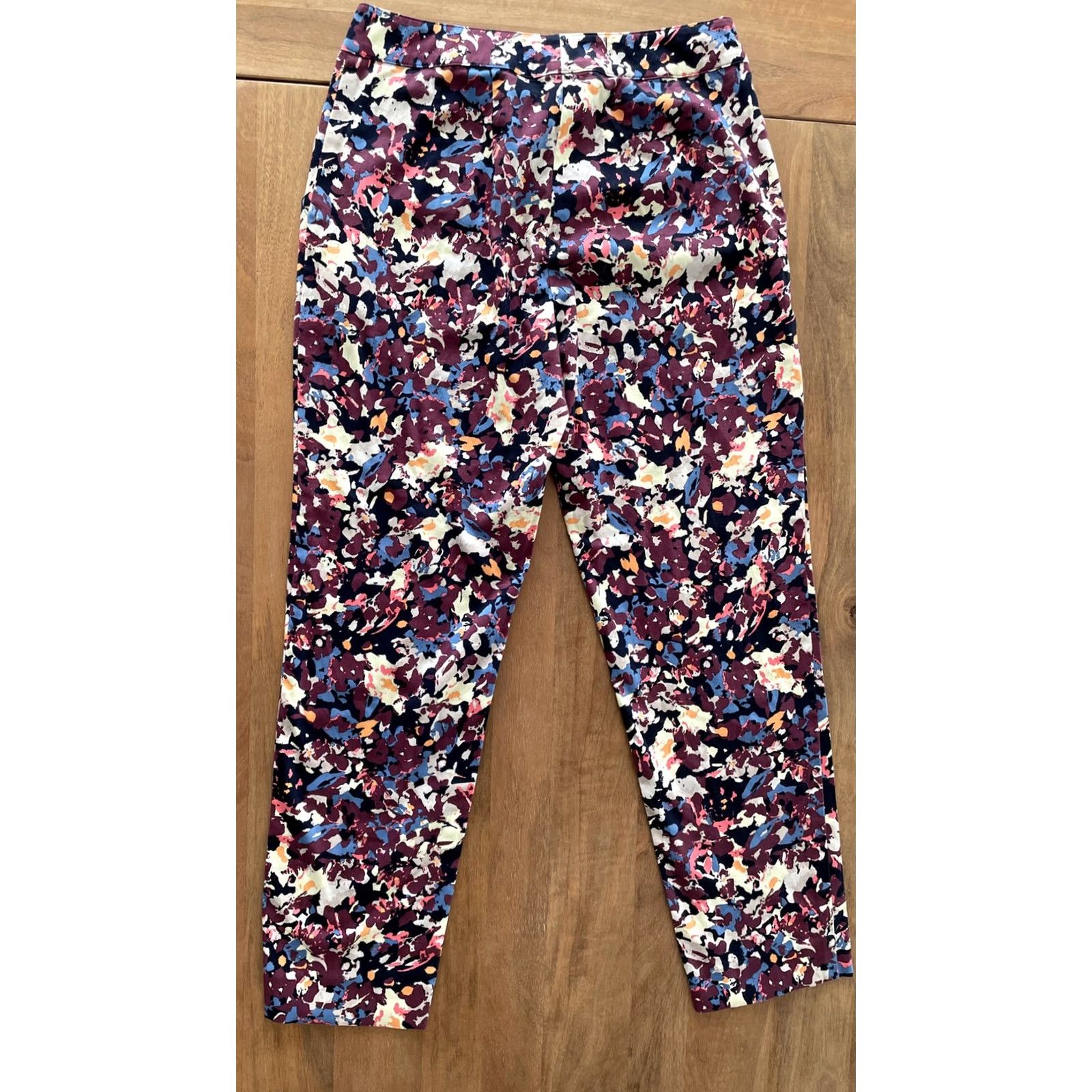 St. John St. John Paint Splatter Ankle Pants Women’s Size 2 Stretch Multicolor USA 27x26 Knit Tapered Regular Pants Mens? Women? Size 26" / US 2 / IT 38 - 2 Thumbnail