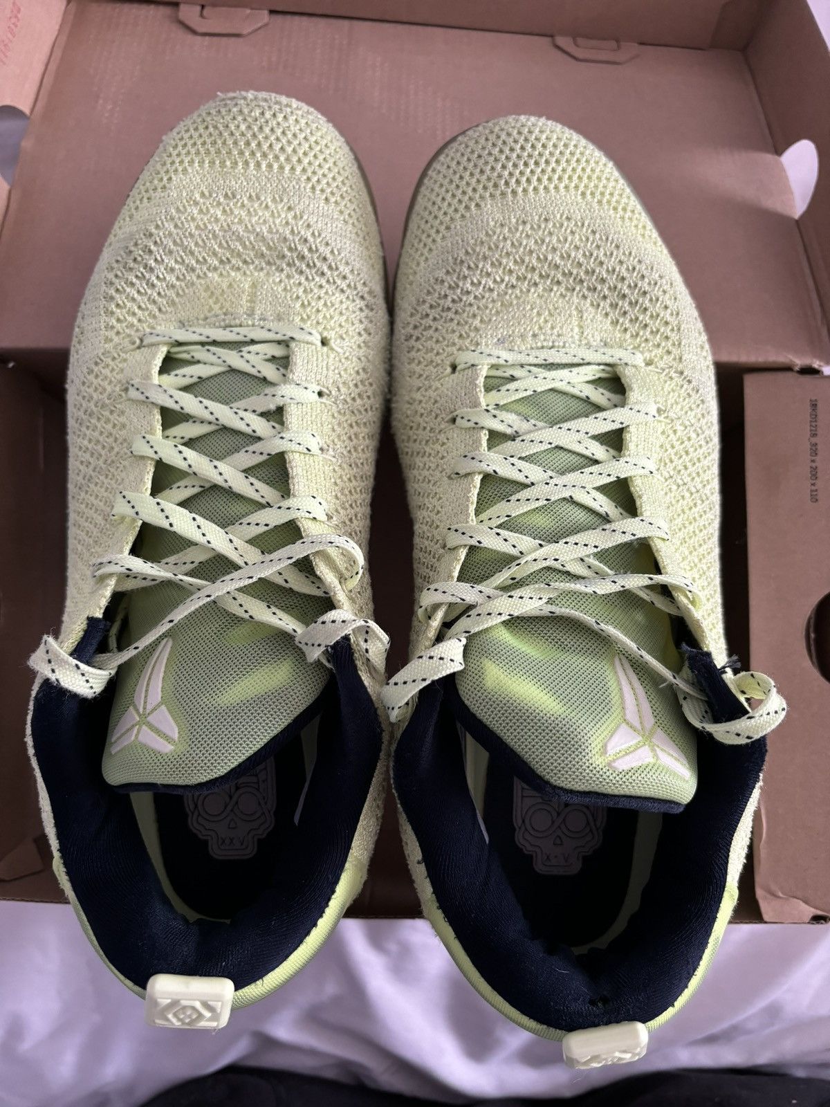 Nike Kobe 11 low ‘Ghost Of Christmas Past’ Size 10 Size US 10 / EU 43 - 8 Thumbnail