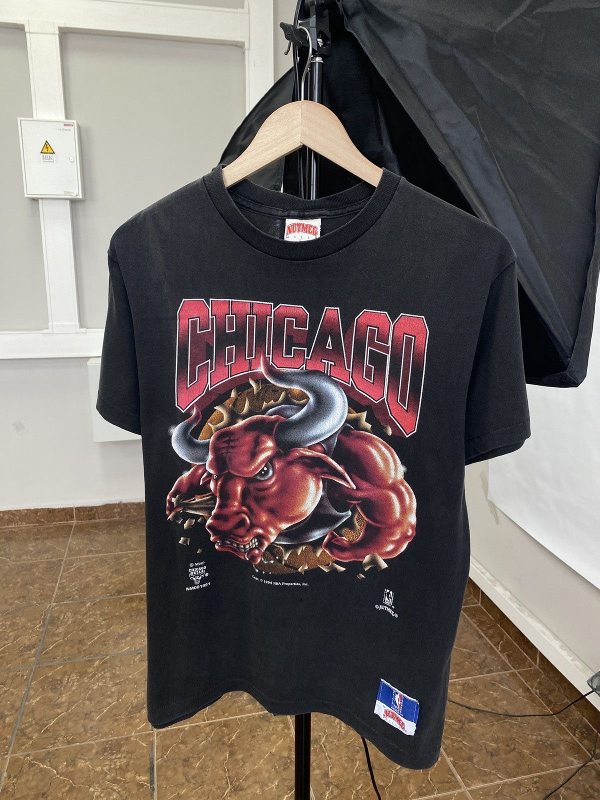 NBA × Nutmeg × Vintage 🇺🇸 Vintage 1994 Chicago Bulls Nutmeg rare retro t-shirt Size US L / EU 52-54 / 3 - 1 Thumbnail