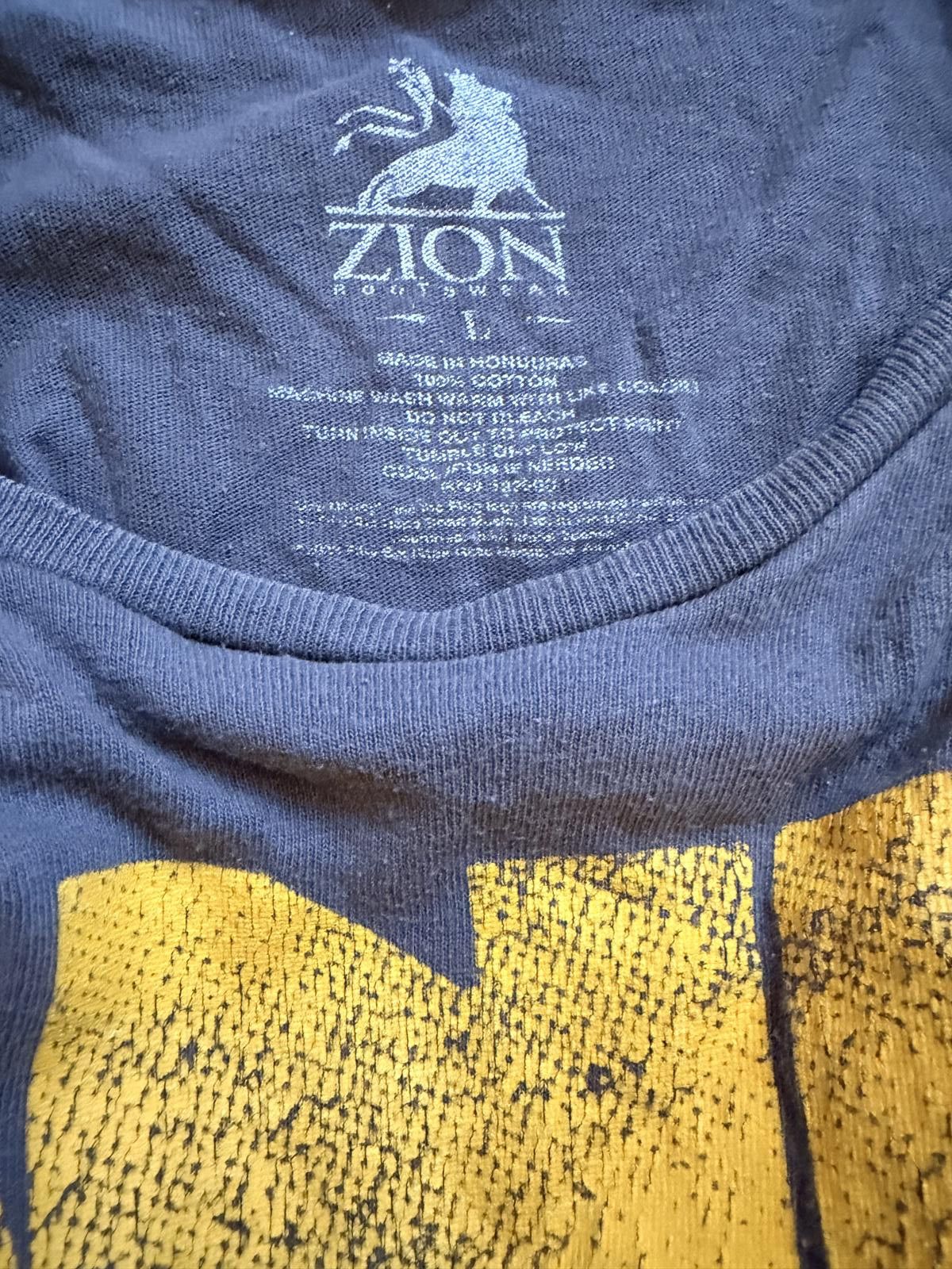 Zion Rootswear Bob Marley One Love Heart Graphic T-Shirt Size ONE SIZE - 3 Thumbnail