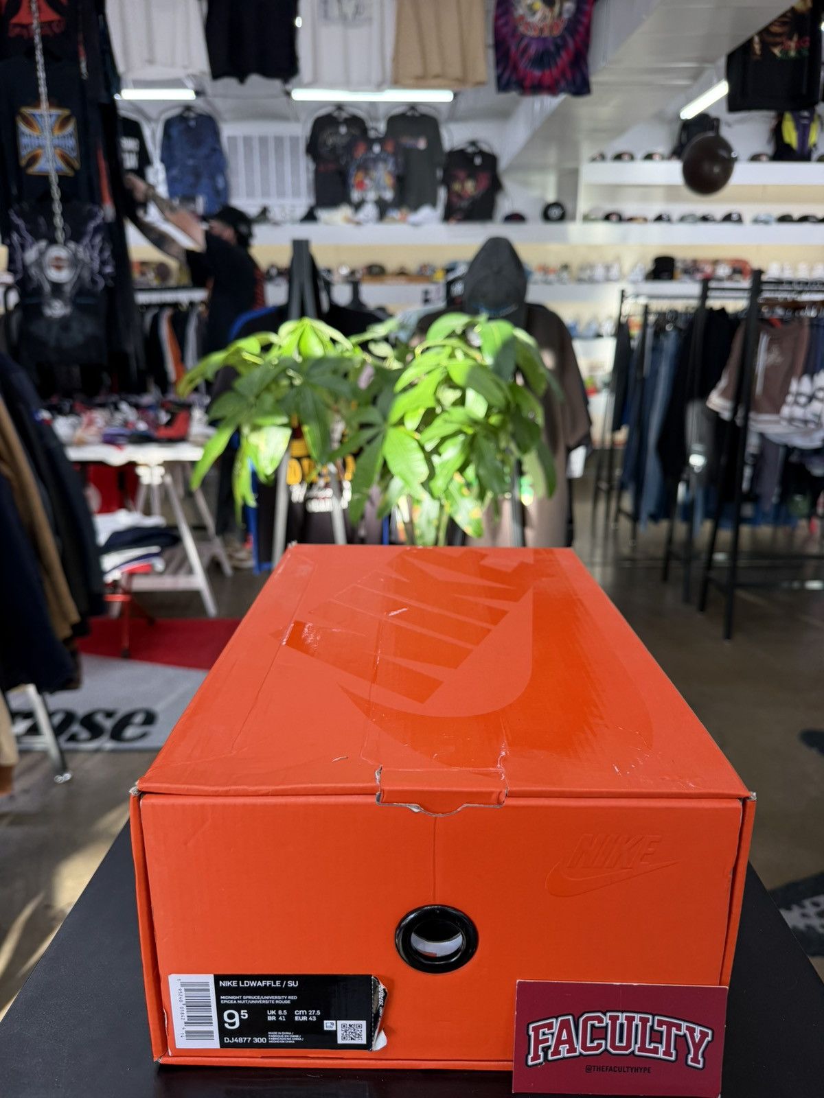 Nike Nike LD Sacai Undercover Waffle University Red Size 9.5 Size US 9.5 / EU 42-43 - 14 Thumbnail