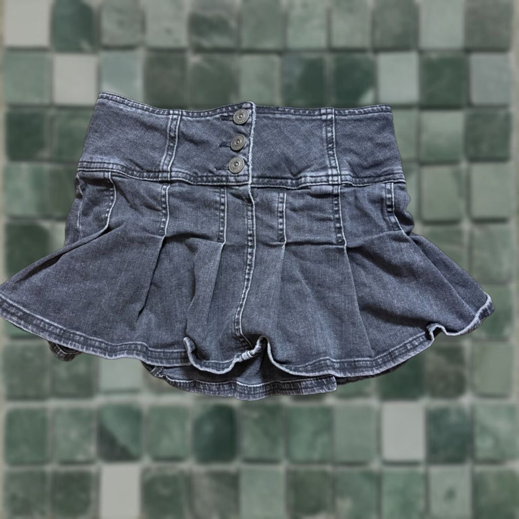 Urban Outfitters BDG Urban Outfitters Denim Mini Skirt Womens S Black 3 Button Skirt Short Cotton Blend Denim Angel Women Size 28" / US 6 / IT 42 - 1 Thumbnail