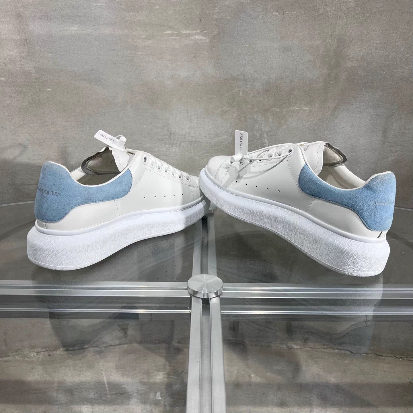 Alexander McQueen Alexander McQueen blue tab white sneakers EU 38.5 Size US 7.5 / IT 37.5 - 5 Thumbnail
