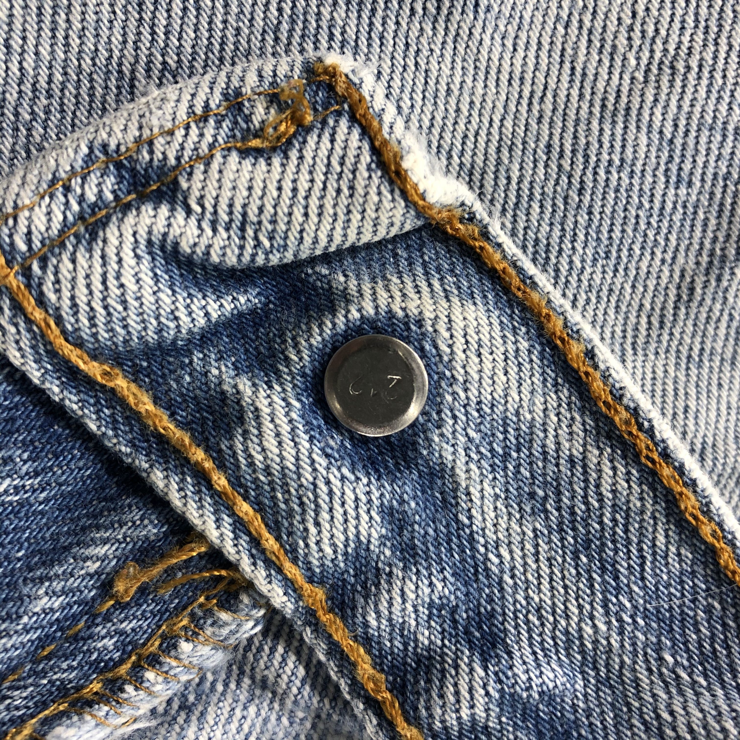 Levi's Vintage Levi's 550 Jeans Lightwash Denim KJ1382 Size US 35 - 12 Thumbnail