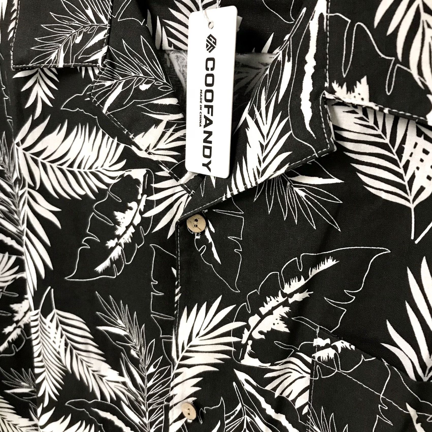 Vintage Coofandy Men Black/White Palm Leaf Button-Up Short Sleeve Hawaiian Shirt XXL Size US XXL / EU 58 / 5 - 2 Thumbnail
