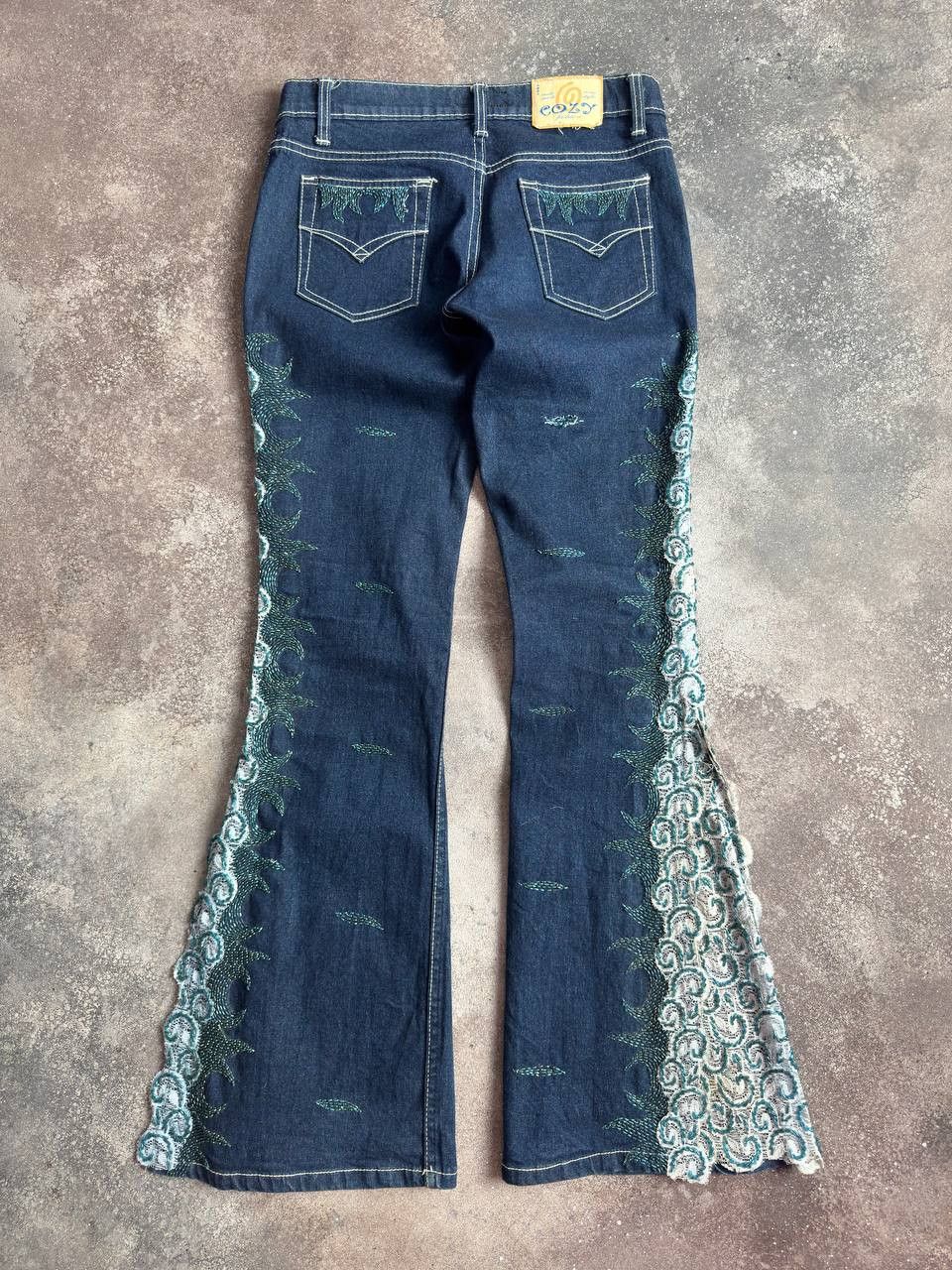 If Six Was Nine × Japanese Brand × Le Grande Bleu (L.G.B.) Cozy Jeans Vintage Y2K Low Rise Mega Flared Jeans Size 28" / US 6 / IT 42 - 2 Thumbnail