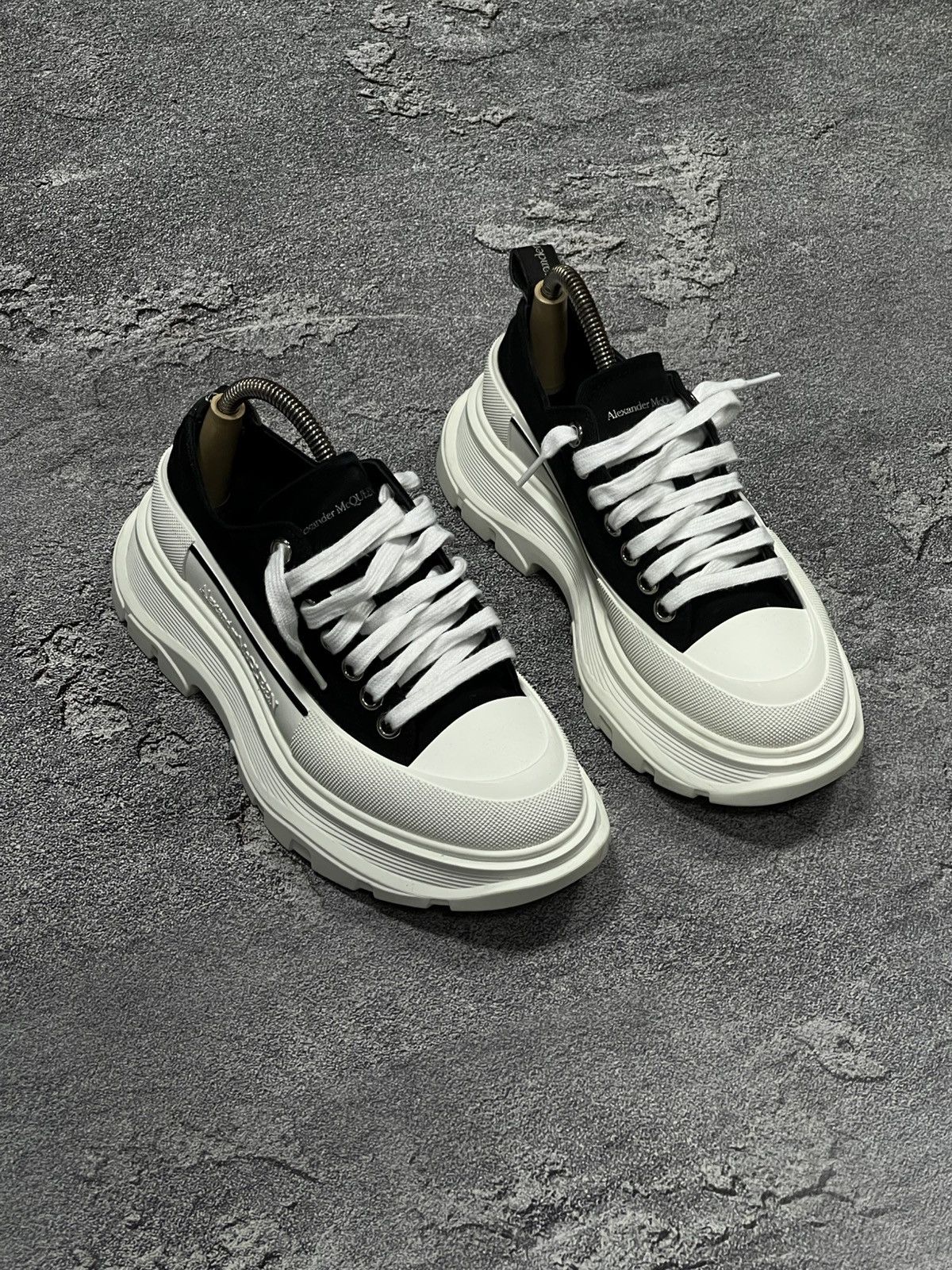 Alexander McQueen × Designer ALEXANDER MCQUEEN Tread Slick Lace Up Sneakers Size 38 Size US 8 / IT 38 - 6 Thumbnail