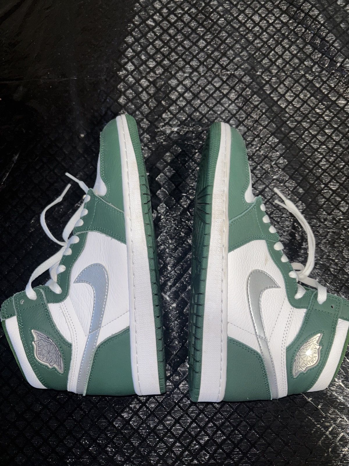 Jordan Brand Jordan 1 High OG Gorge Green Size US 9.5 / EU 42-43 - 3 Thumbnail