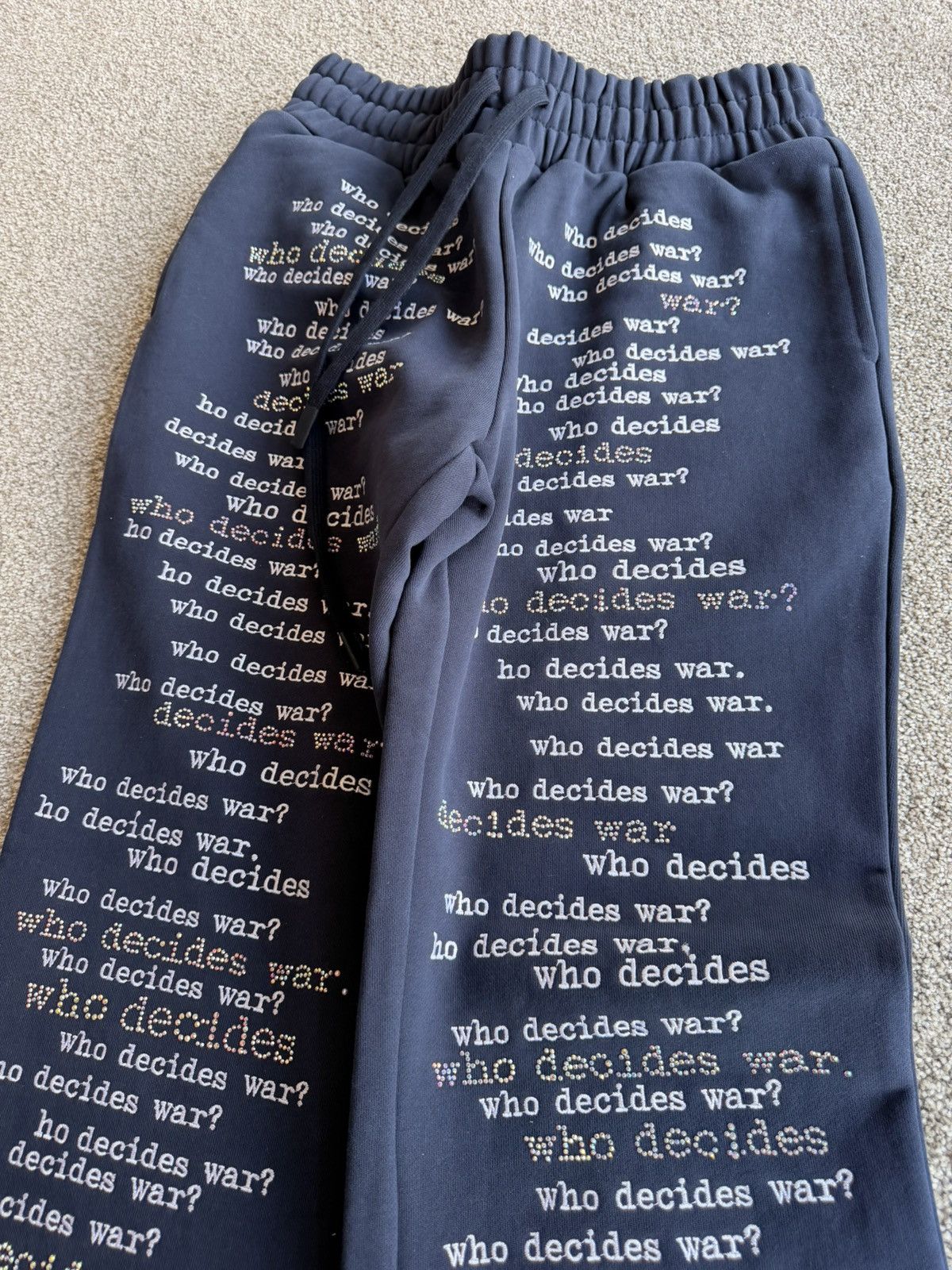 Who Decides War Who Decides War Scripture Sweatpants Size US 32 / EU 48 - 3 Thumbnail
