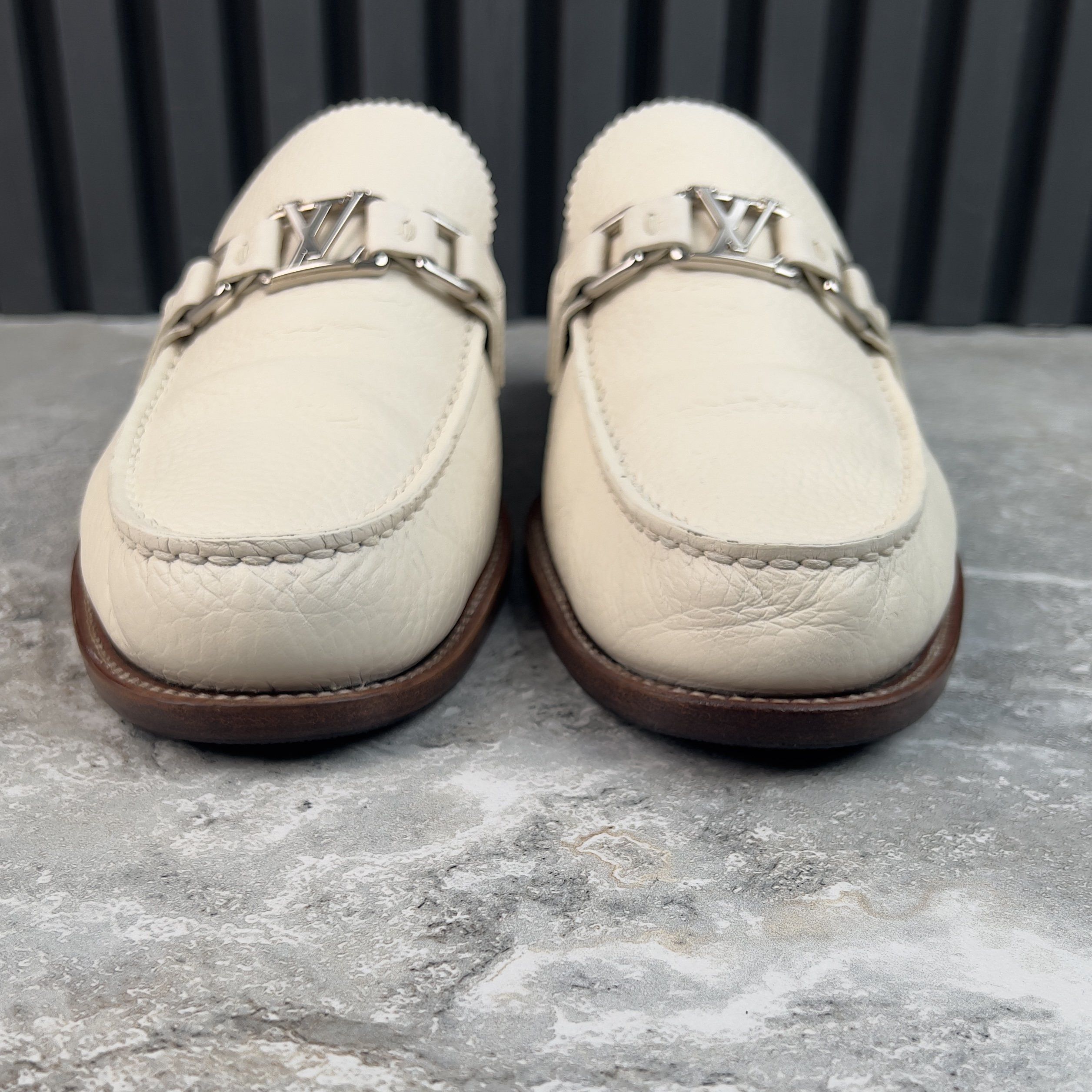 Louis Vuitton LV Major Loafers White Leather Size US 9 / EU 42 - 3 Thumbnail
