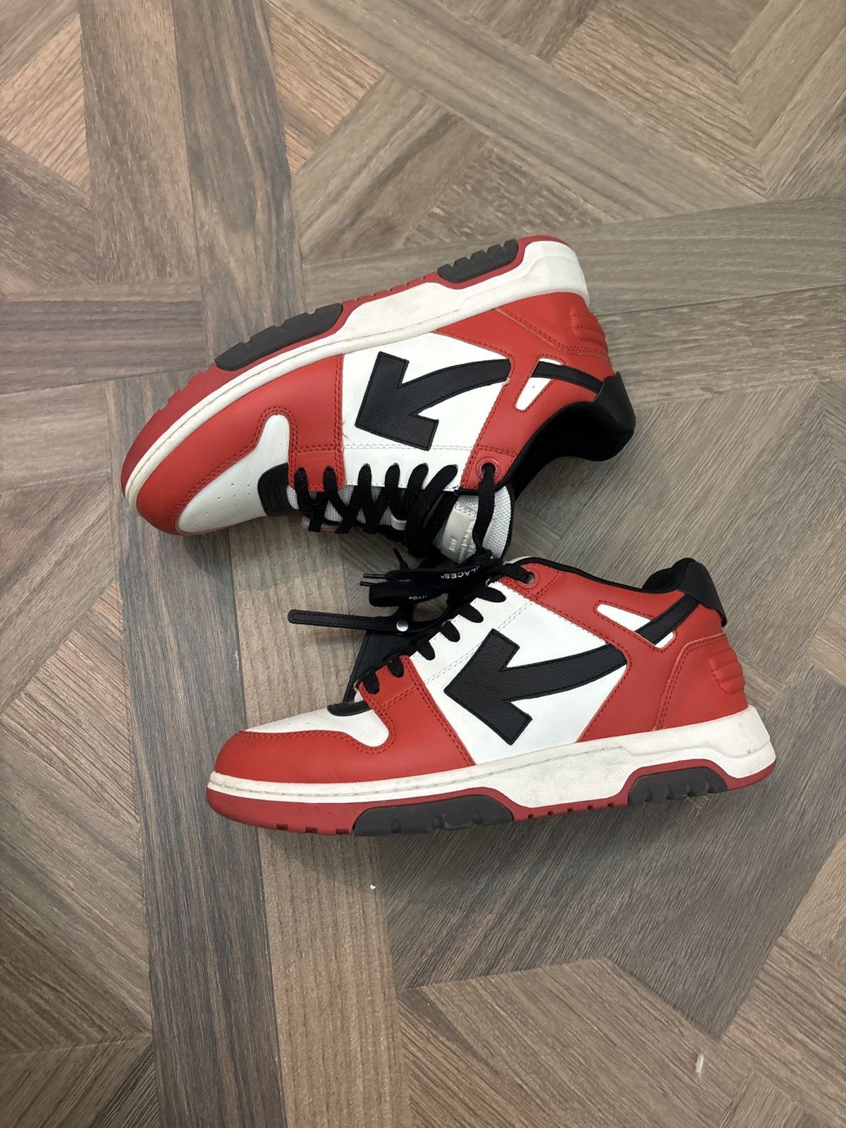 Off-White OOO Out of office chicago colorway Size US 10 / EU 43 - 1 Thumbnail