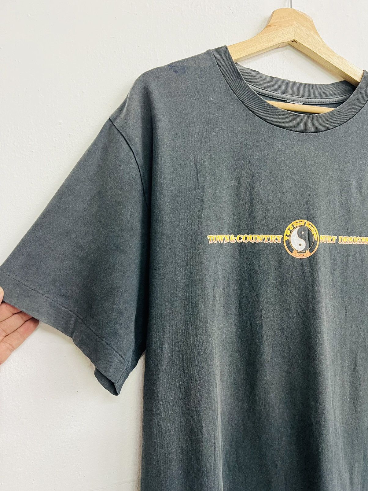 Vintage VINTAGE T&C SURF DESIGN HAWAII FLAME SPELL OUT TEE Size US L / EU 52-54 / 3 - 4 Thumbnail