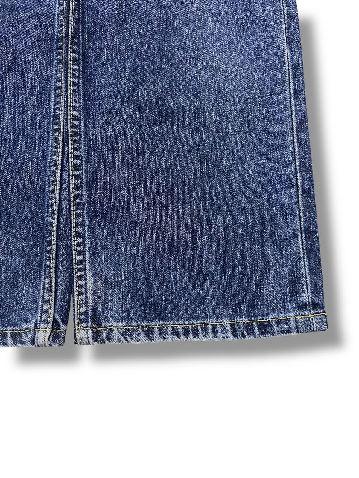 Vintage 05 Levi’s 502 Japan - Faded Wash Jeans