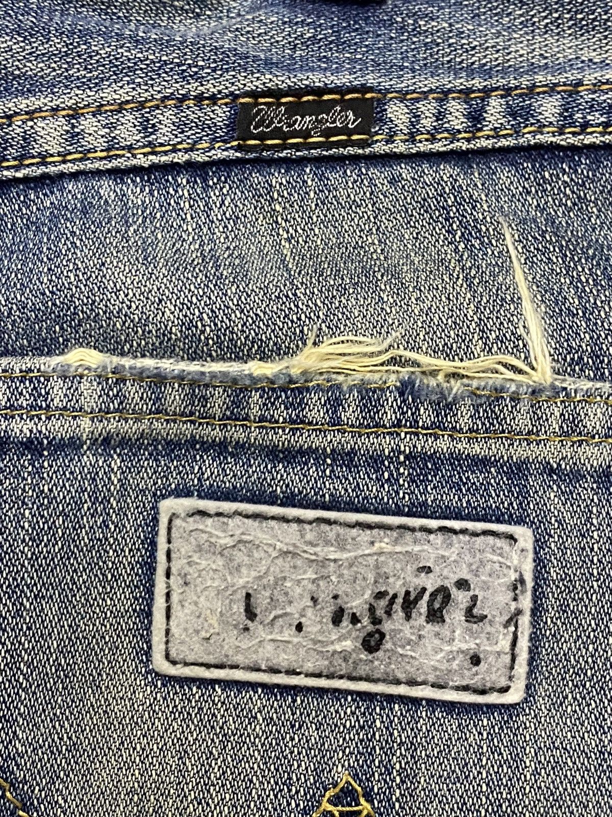 Japanese Brand Vintage Wrangler Faded Wash Distressed Loose Jeans Size US 33 - 12 Thumbnail