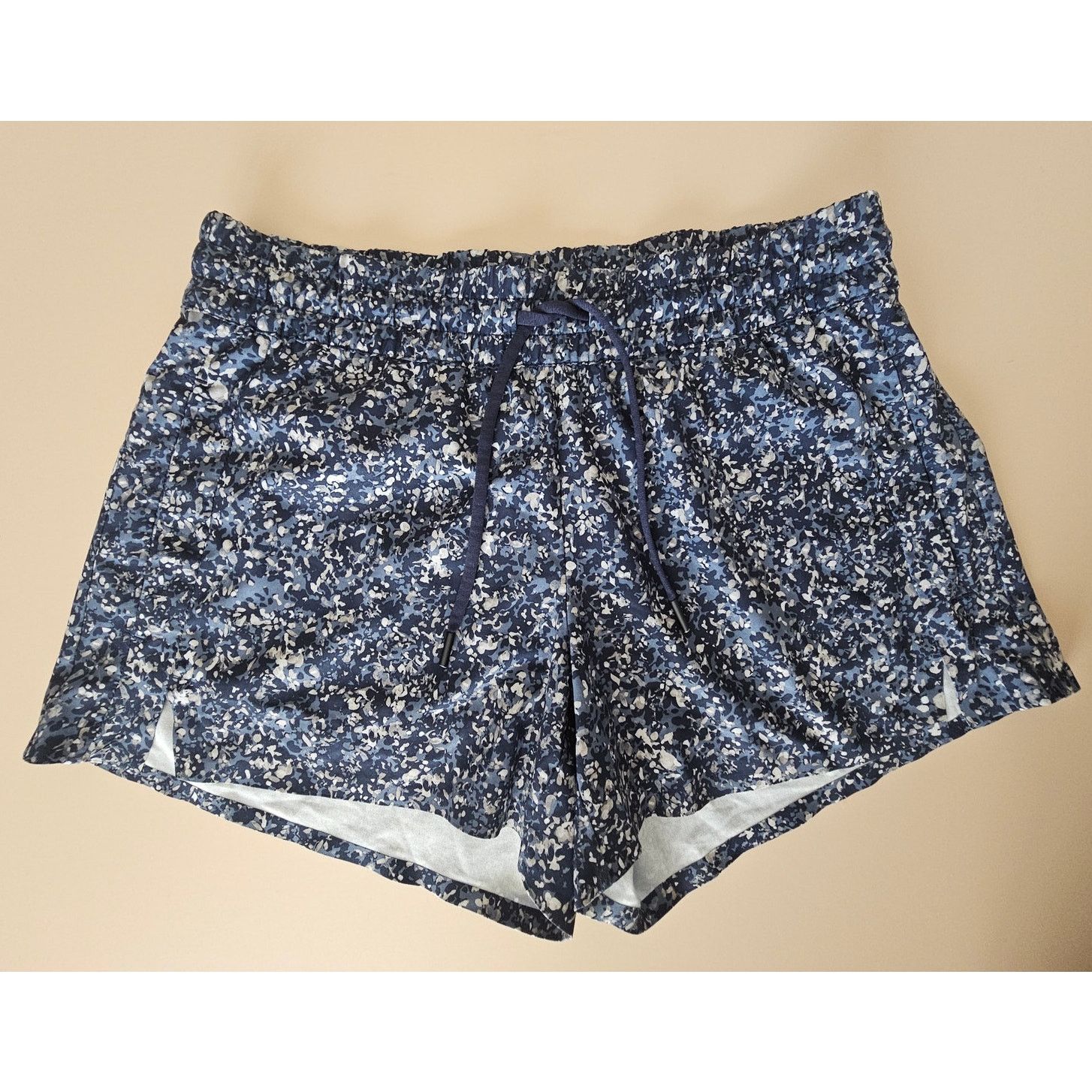 Athleta EUC ATHLETA Running Baja Shorts Speckled Bluew/ Pockets 4 Size 27" / US 4 / IT 40 - 1 Thumbnail