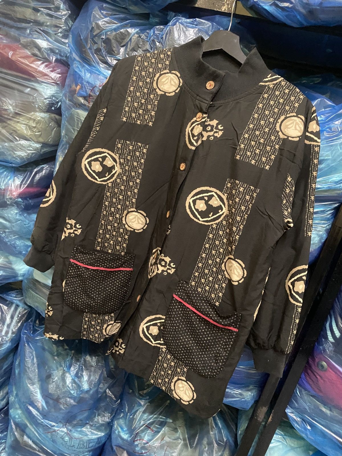 Japanese Brand Vintage Hannari Quilted Japanese Haori Jacket Floral Crest Size US M / EU 48-50 / 2 - 2 Thumbnail