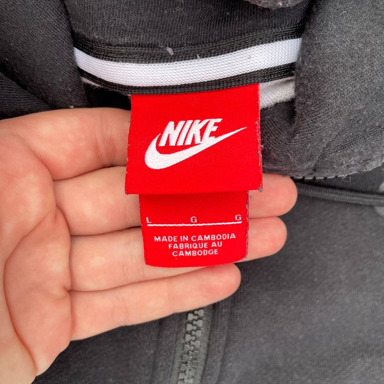 Nike Vintage Nike Air Hoodie Size L Distressed Y2K 00s USA Size US L / EU 52-54 / 3 - 6 Thumbnail