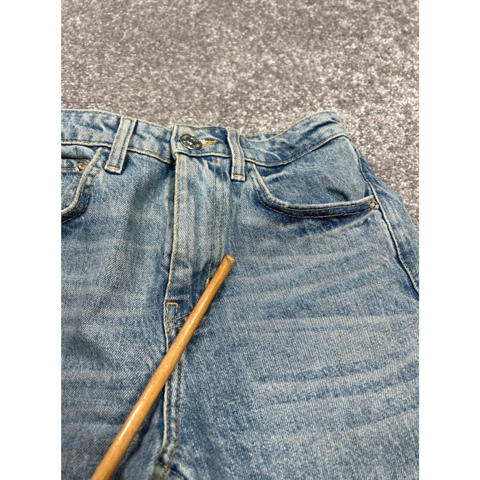Zara VINTAGE Zara Jeans Womens 0 Tapered Fit Light Wash Denim Mid Rise Ripped Frayed Hem Stains Size 25" / US 0 / IT 36 - 6 Thumbnail