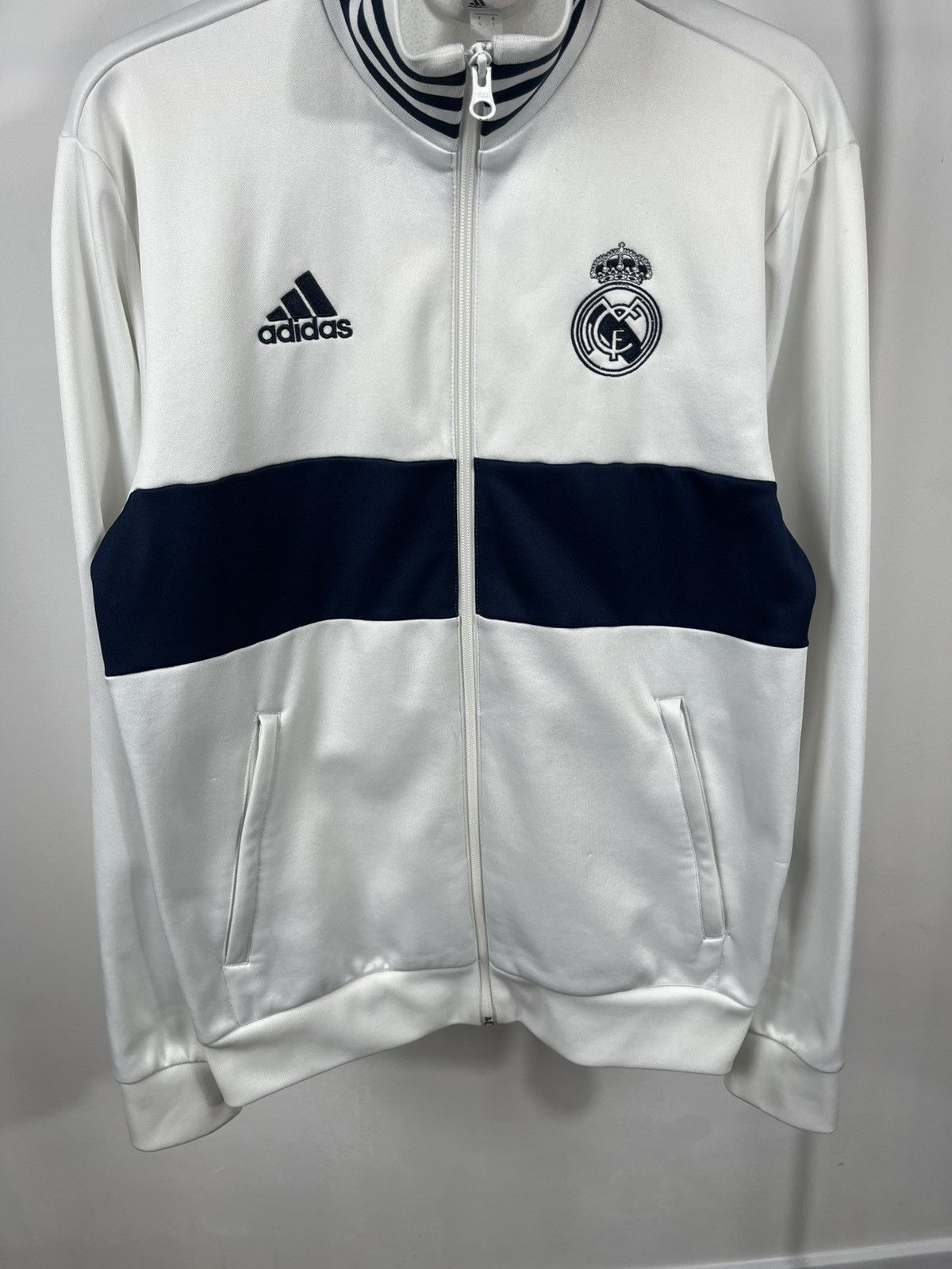 Adidas Adidas Real Madrid Track Jacket White Navy Size M 2019 Size US M / EU 48-50 / 2 - 3 Thumbnail