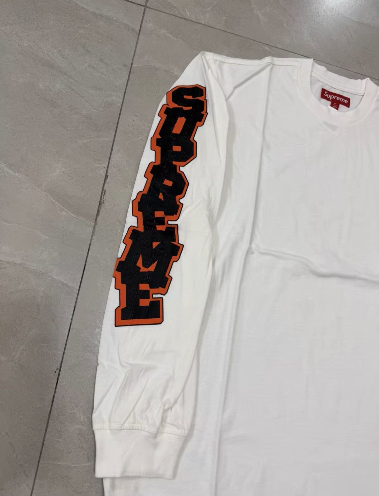 Supreme Supreme SS26 WEEK1 Cracked Sleeve L/S Top J34 Size US M / EU 48-50 / 2 - 2 Thumbnail