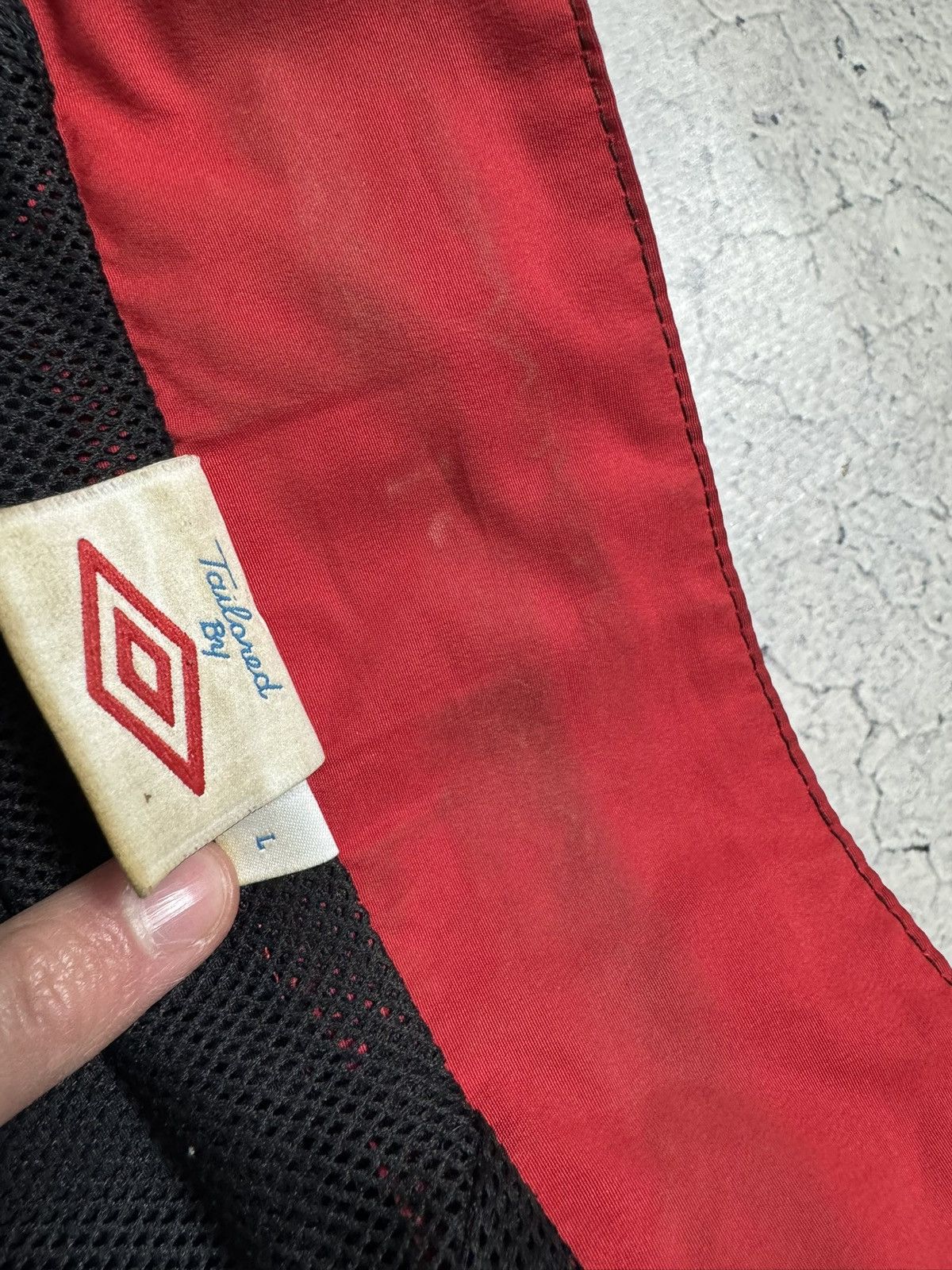 Umbro Umbro Wales Team Football Nylon Vintage Light Jacket Size L Size US L / EU 52-54 / 3 - 9 Thumbnail