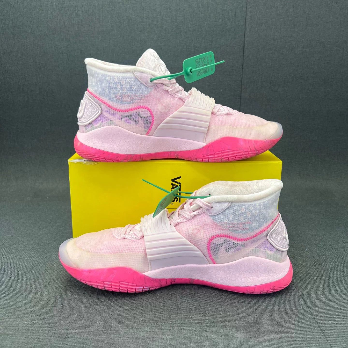 Nike Nike KD 12 Breast Cancer 44.5 Rare New Box Size US 11.5 / EU 44-45 - 6 Thumbnail