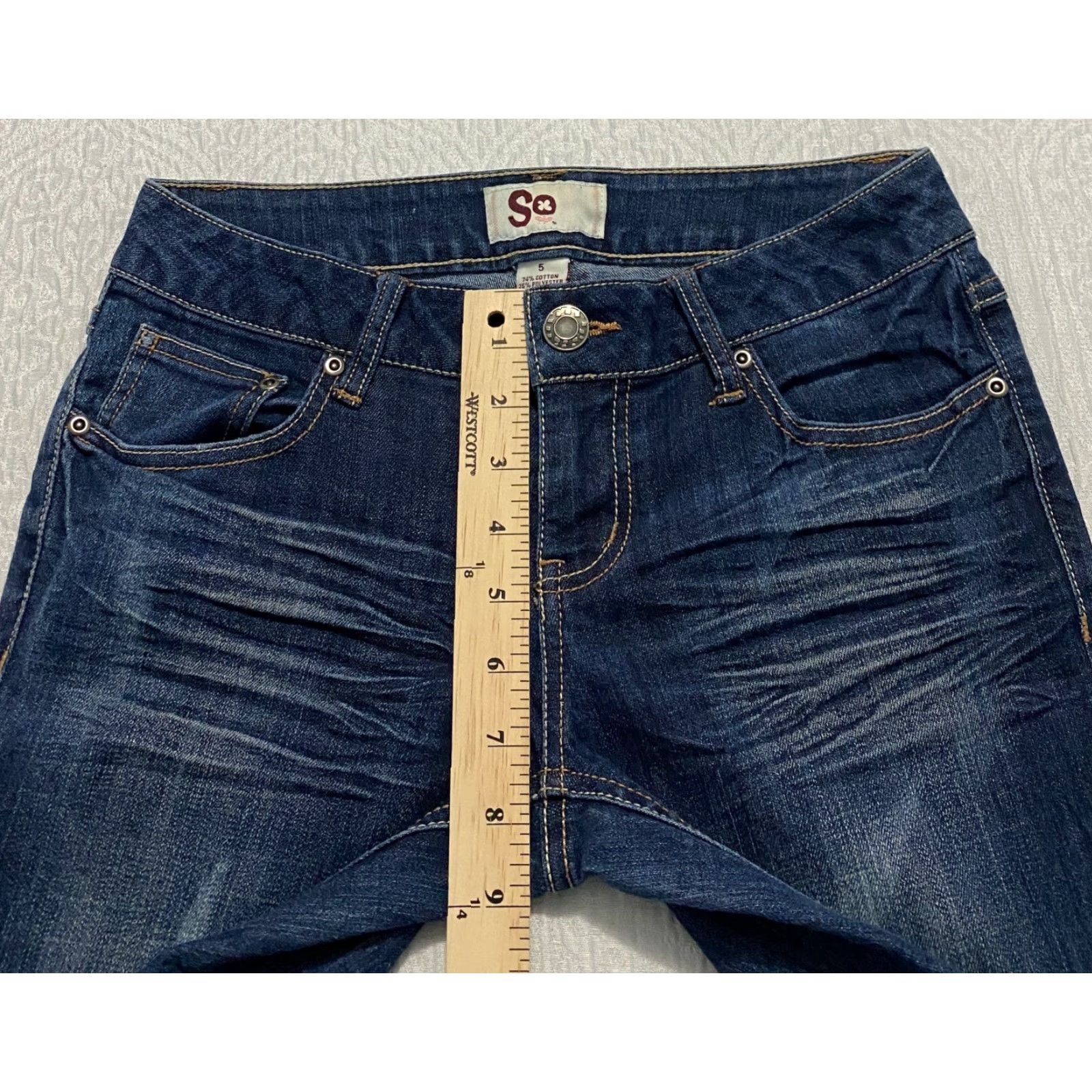 Vintage SO Capri Jeans Capri Juniors Size 5 Blue Distressed Embroidered Pockets Cuffed 29×17 Denim Cotton Polyester Spandex Lycra 5-Pocket Design Womens Girls Size ONE SIZE - 4 Thumbnail