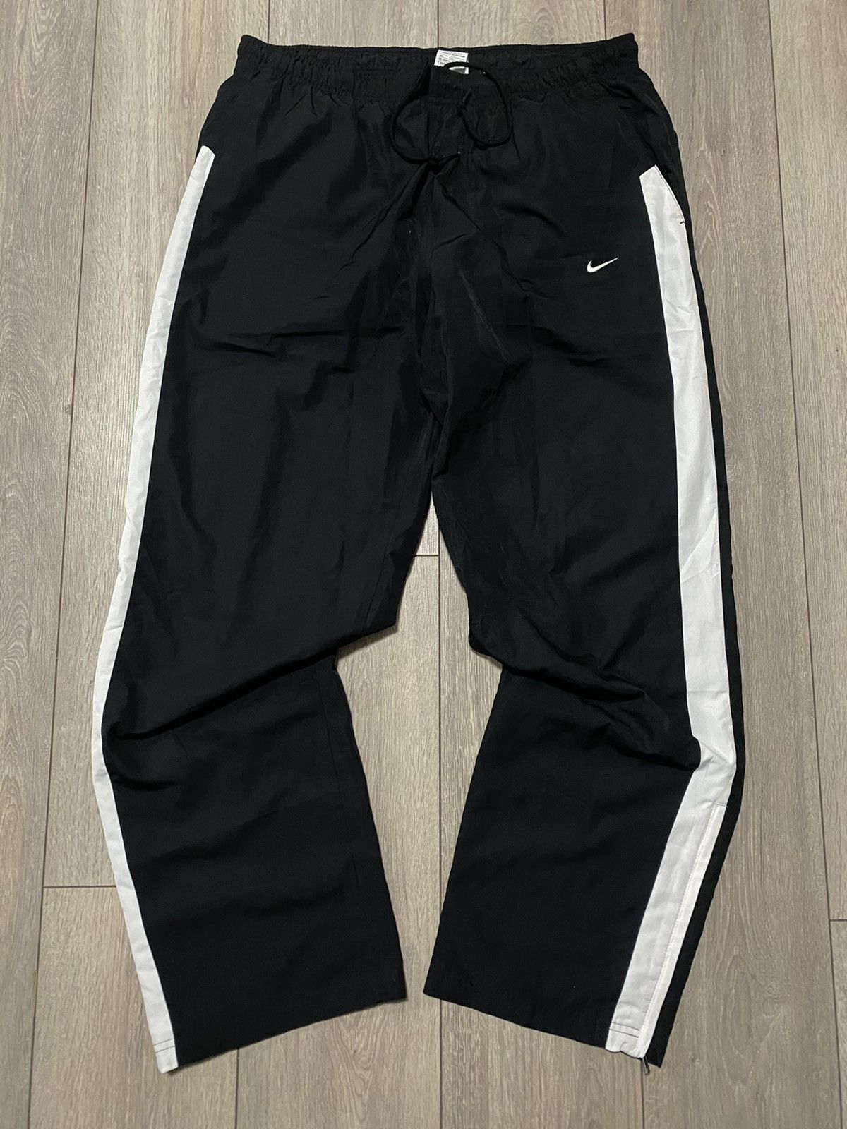 Nike Vintage Nike Track Pants Nylon Baggy Double Swoosh Hype Y2K Size US 40 / EU 56 - 1 Thumbnail