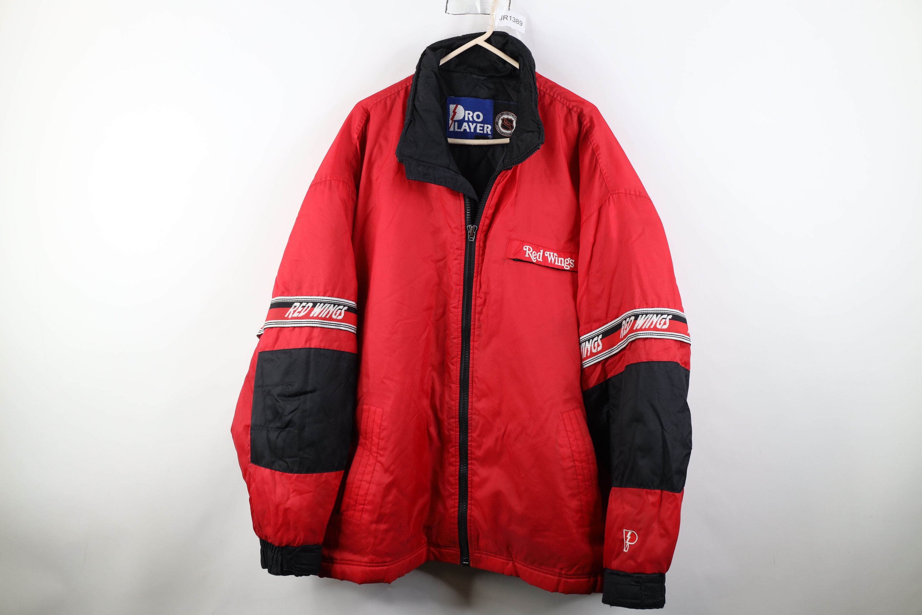 Vintage Vintage 90s Detroit Red Wings Hockey Quilted Puffer Jacket Size US XL / EU 56 / 4 - 1 Thumbnail