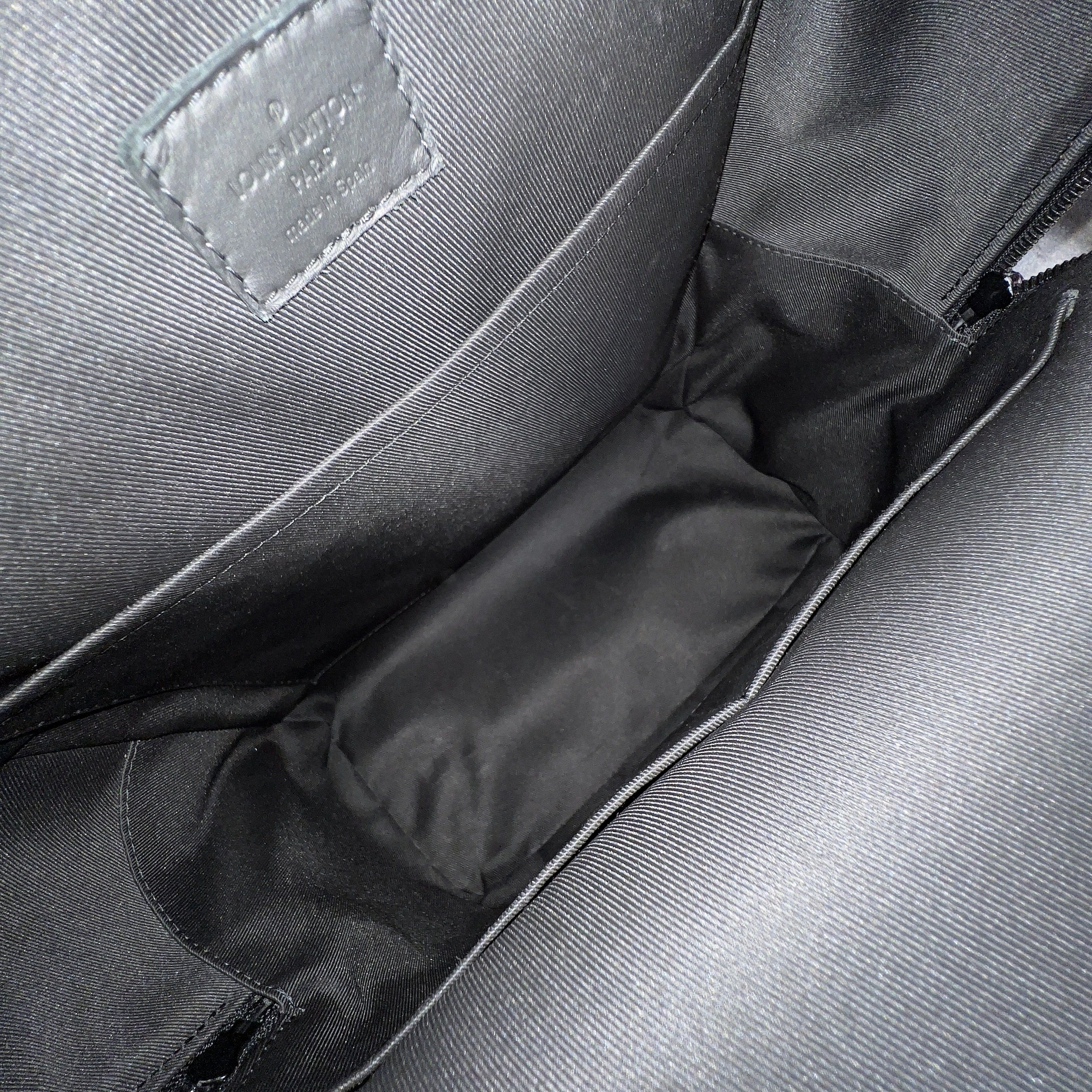 Louis Vuitton Louis Vuitton Aerogram Takeoff Backpack Grain Leather Size ONE SIZE - 13 Thumbnail
