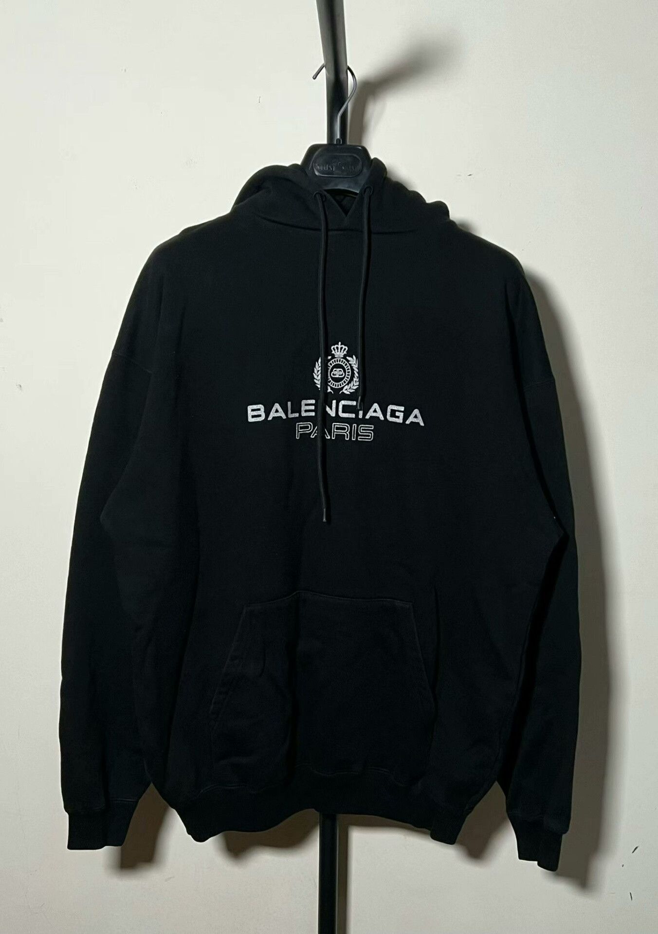 Balenciaga balenciaga black crown logo hoodie Size US S / EU 44-46 / 1 - 1 Thumbnail
