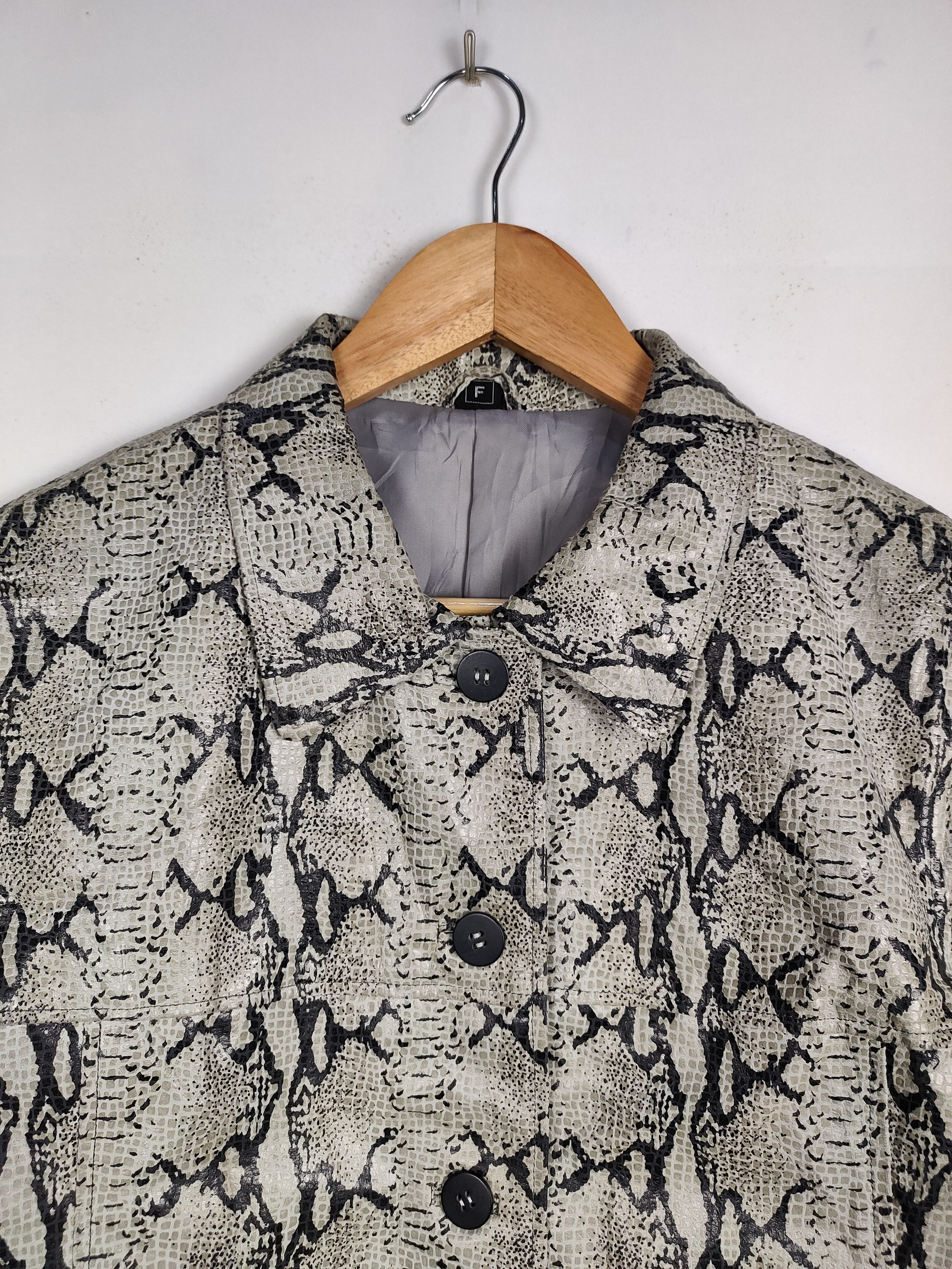 Japanese Brand Vintage Snake Design Leather Jacket Size US S / EU 44-46 / 1 - 2 Thumbnail