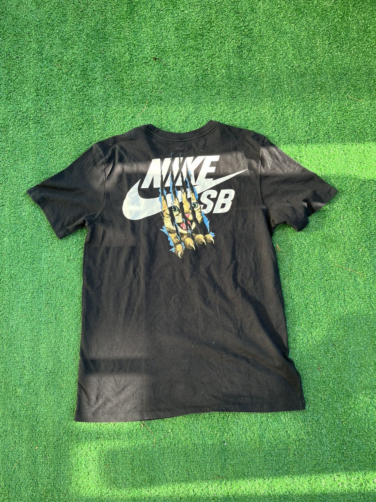 Nike cat scratch clearance shirt